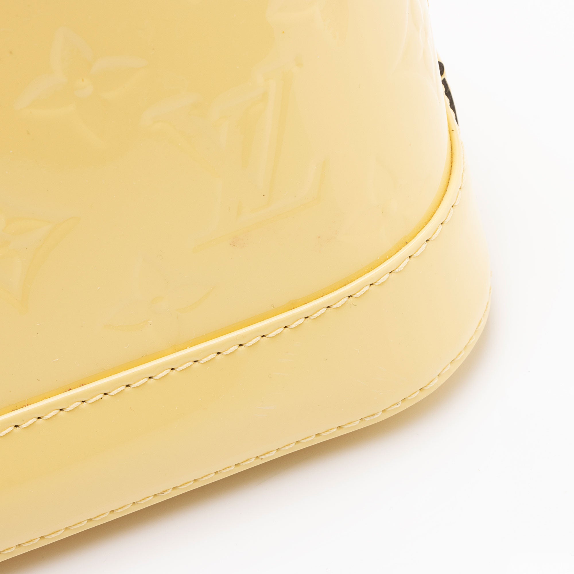 Louis Vuitton Monogram Vernis Alma BB Satchel (SHF-KPekdc)