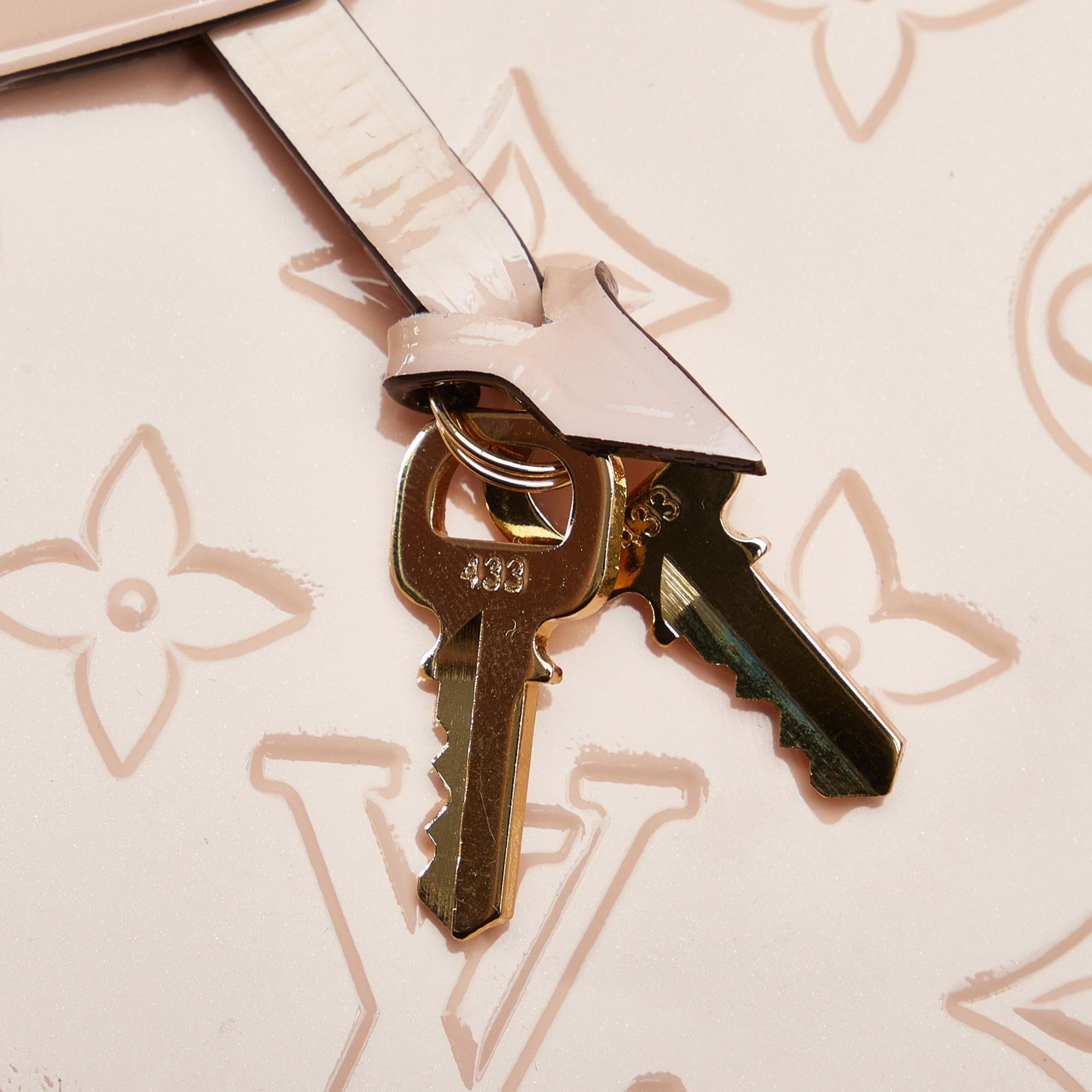 Louis Vuitton Monogram Vernis Alma BB (SHG-EaY81w)