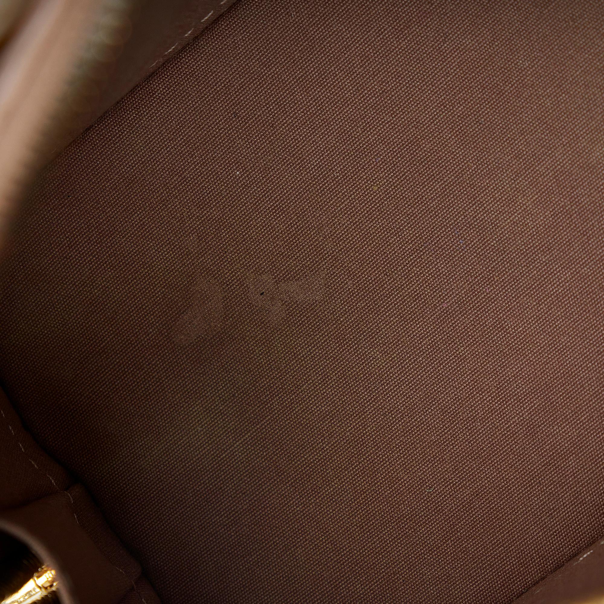 Louis Vuitton Monogram Vernis Alma BB (SHG-zw2oA4)