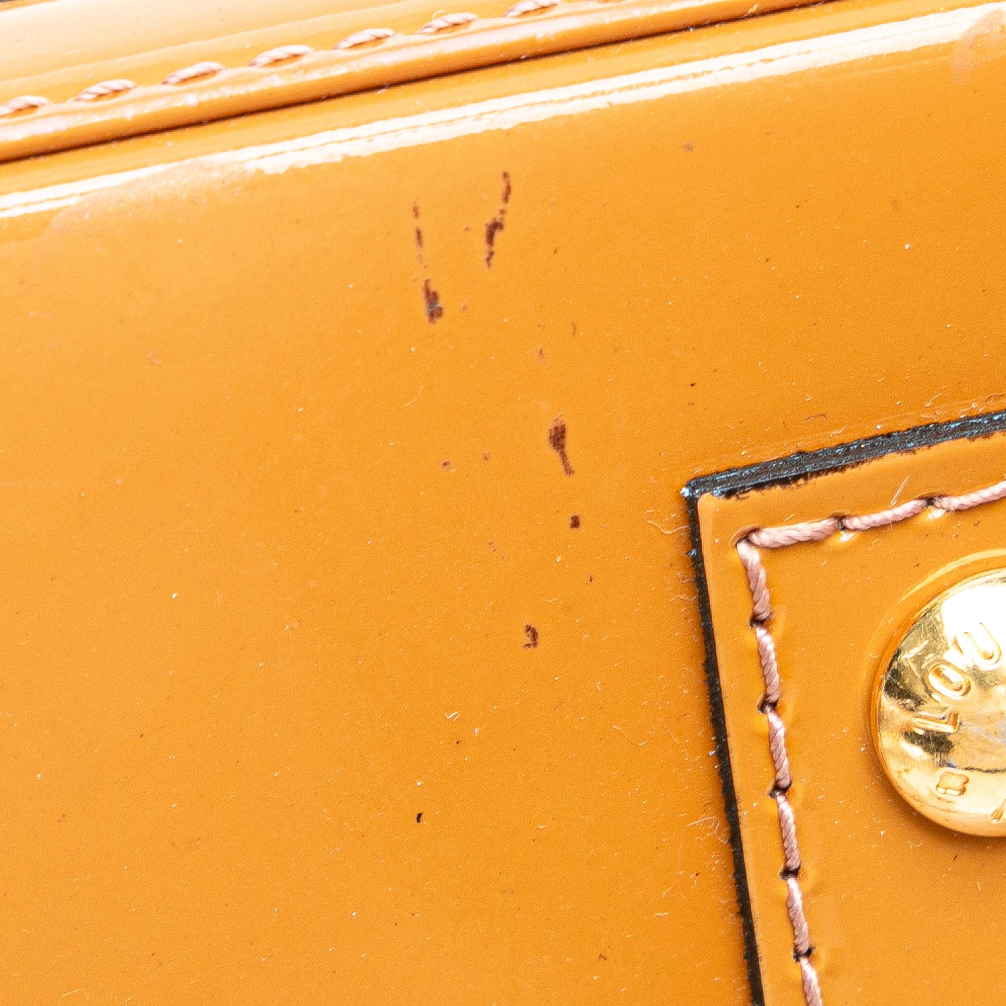 Louis Vuitton Monogram Vernis Alma BB (SHG-tGf0Fd)