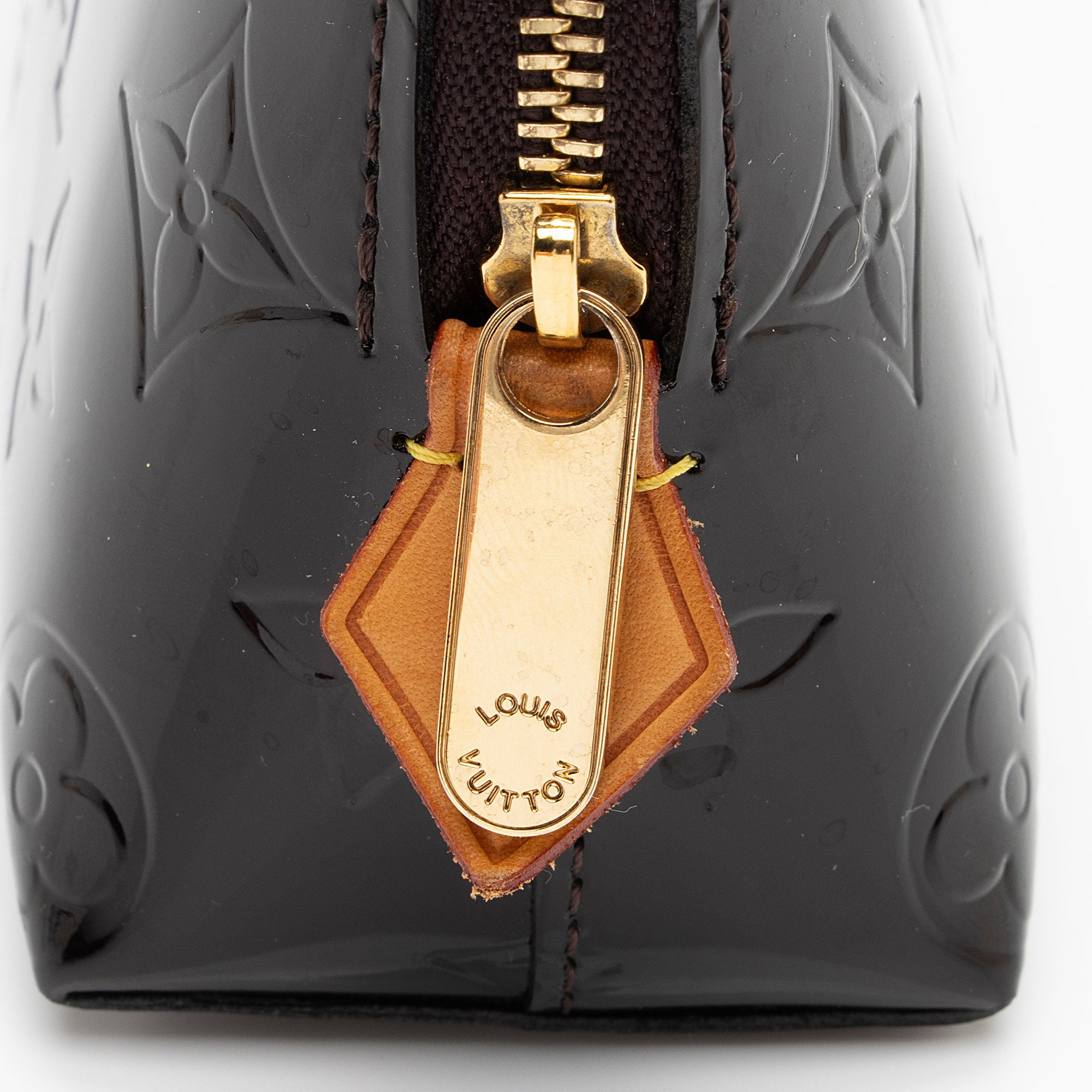 Louis Vuitton Monogram Vernis Cosmetic Pouch (SHF-KNqihE)