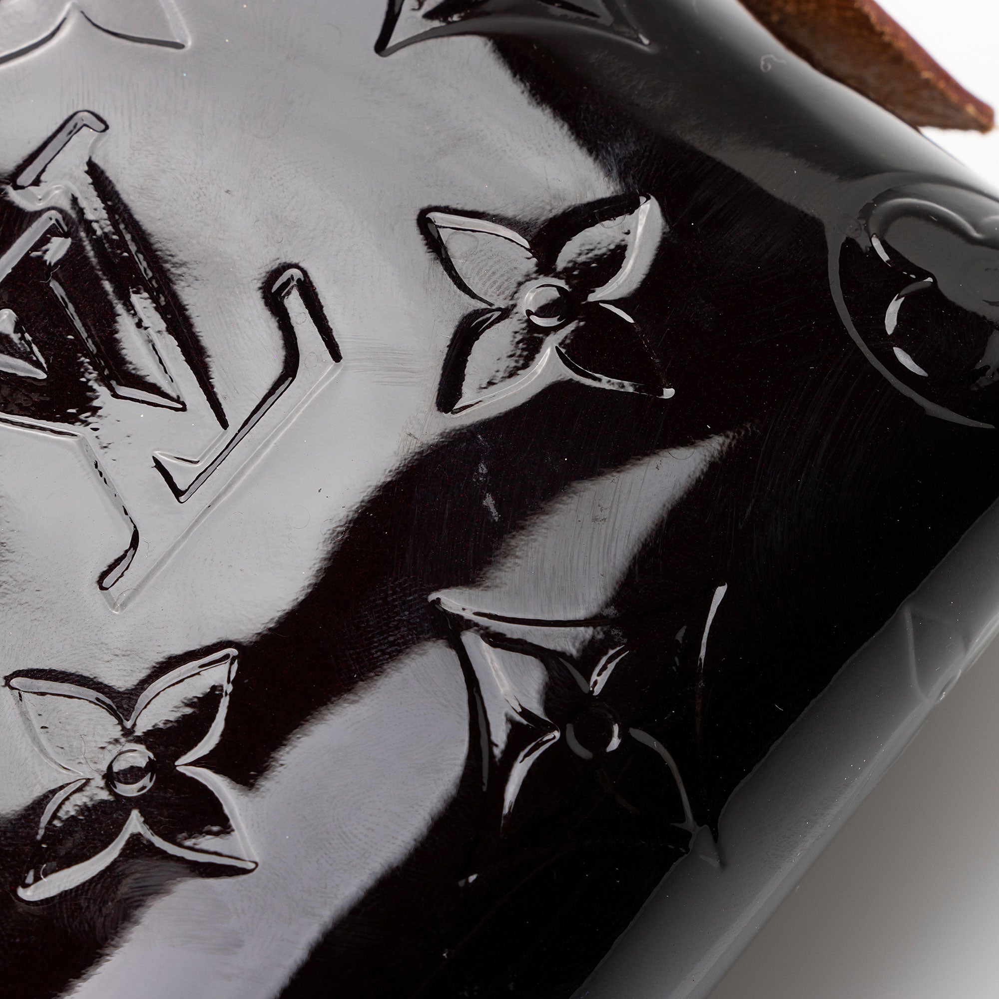 Louis Vuitton Monogram Vernis Cosmetic Pouch (SHF-KNqihE)