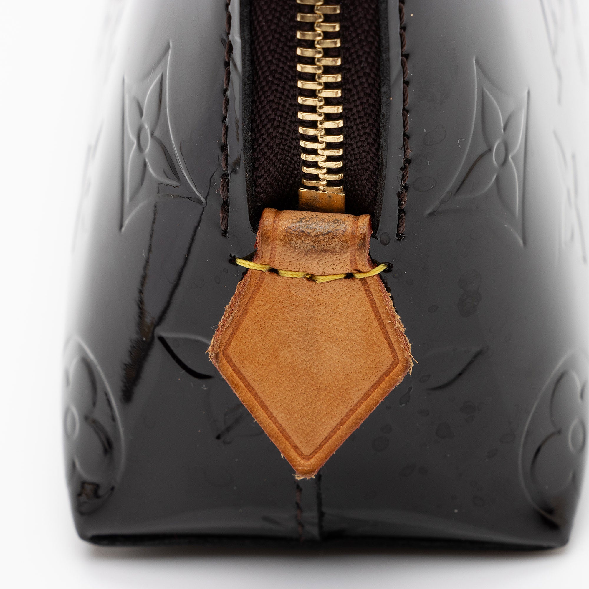 Louis Vuitton Monogram Vernis Cosmetic Pouch (SHF-KNqihE)