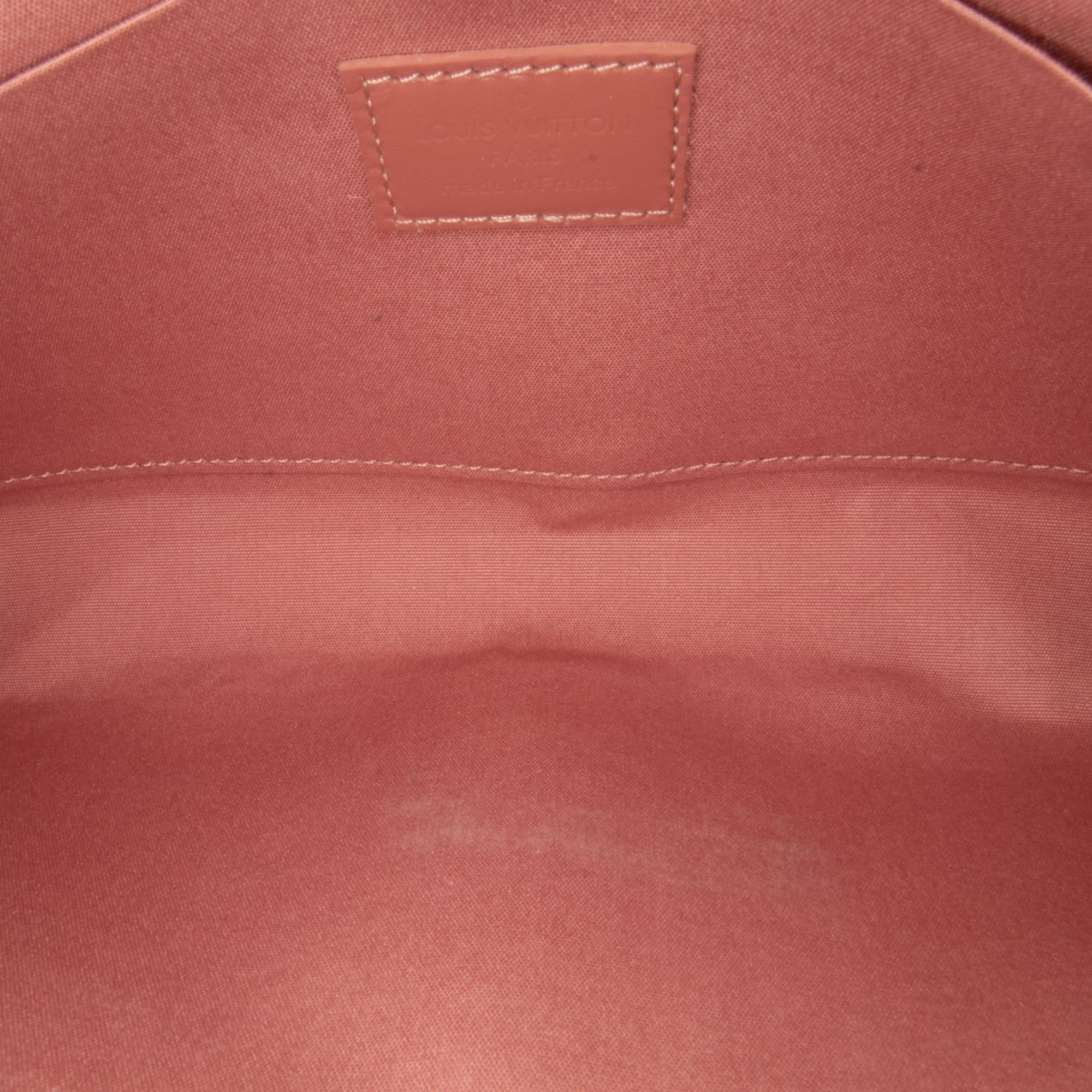 Louis Vuitton Monogram Vernis Pochette Felicie Valentine Dog (SHG-y5pSsZ)