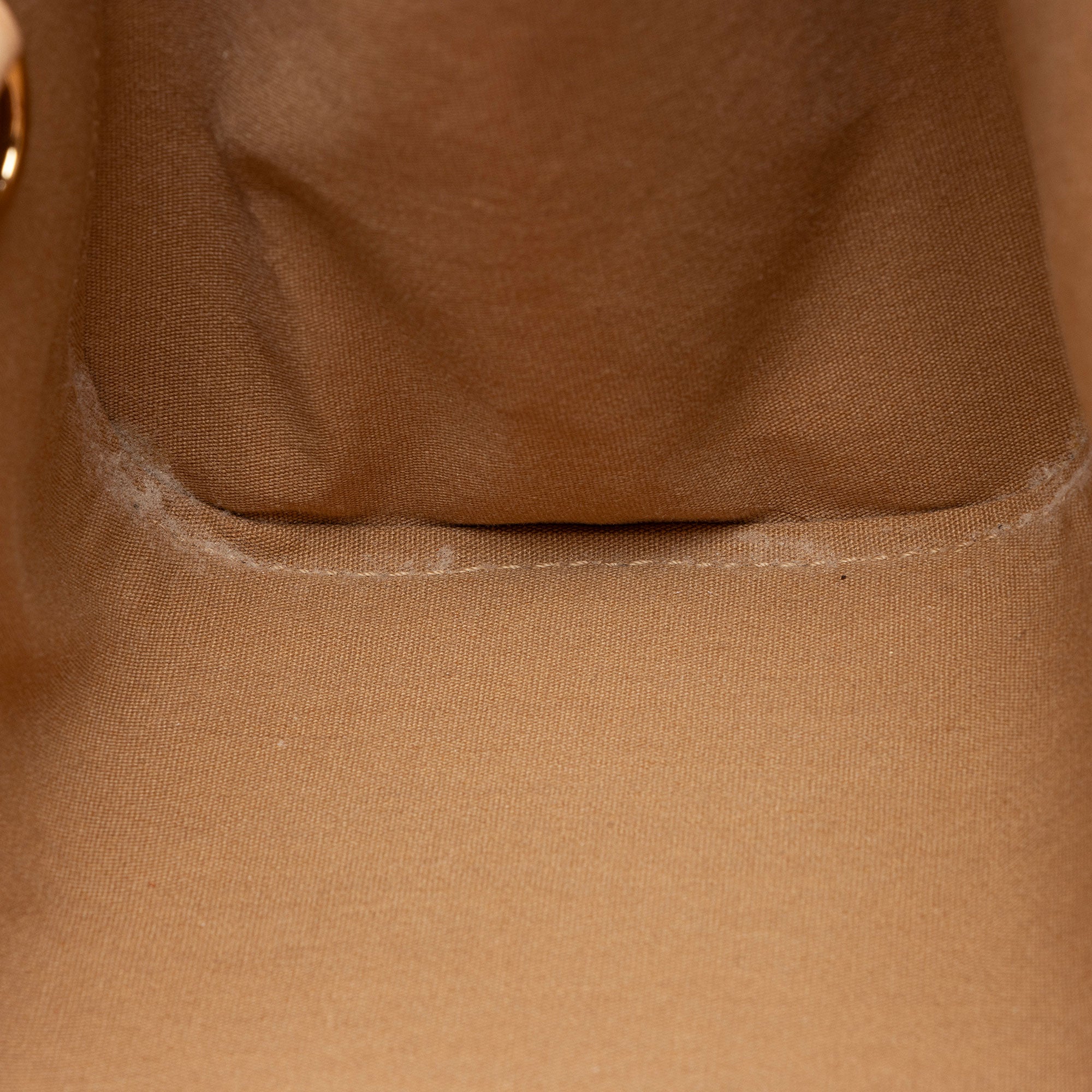 Louis Vuitton Monogram Vernis Roxbury Drive Clutch (SHF-JTTZyc)