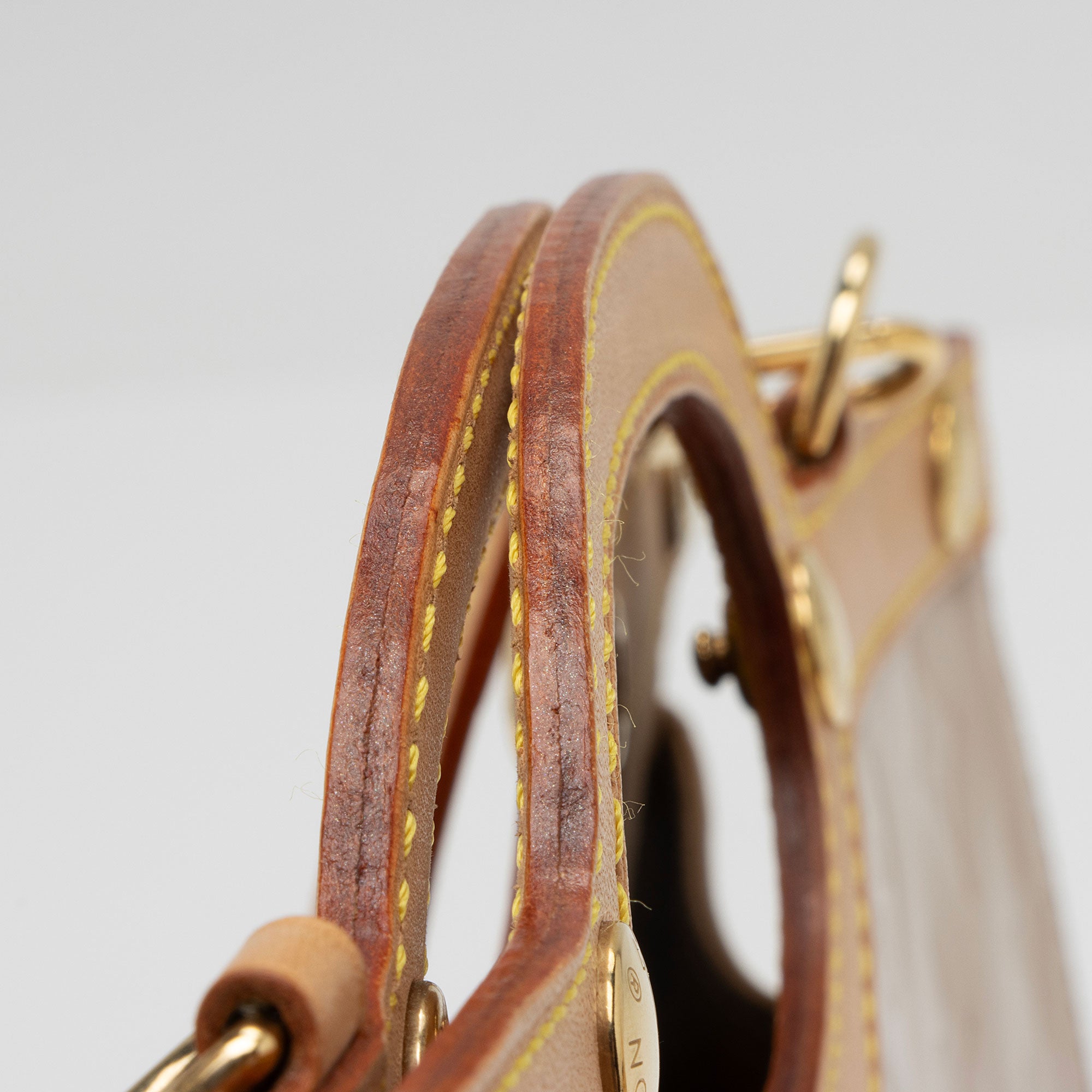 Louis Vuitton Monogram Vernis Roxbury Drive Clutch (SHF-JTTZyc)