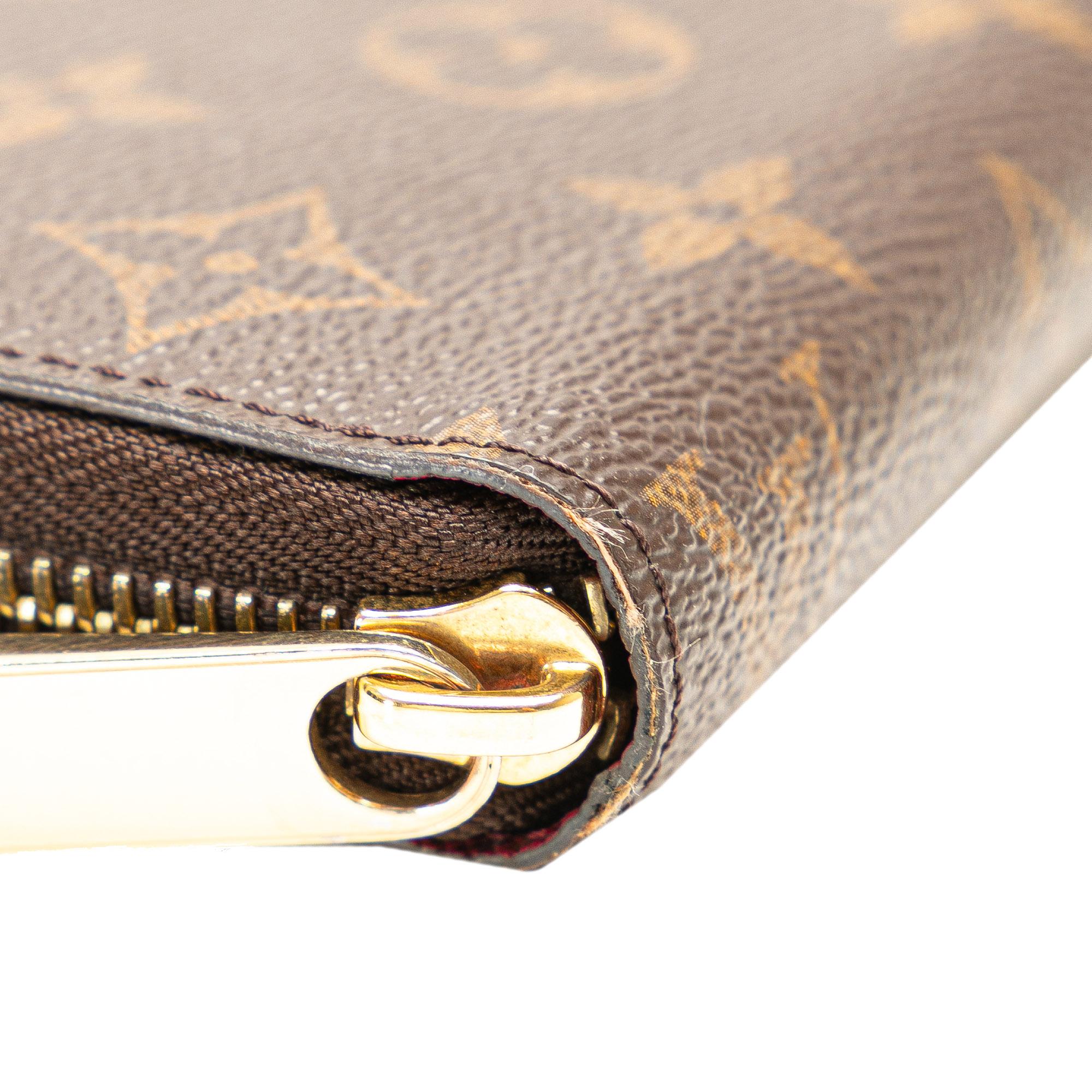 Louis Vuitton Monogram Zippy Wallet (SHG-HiaSAc)