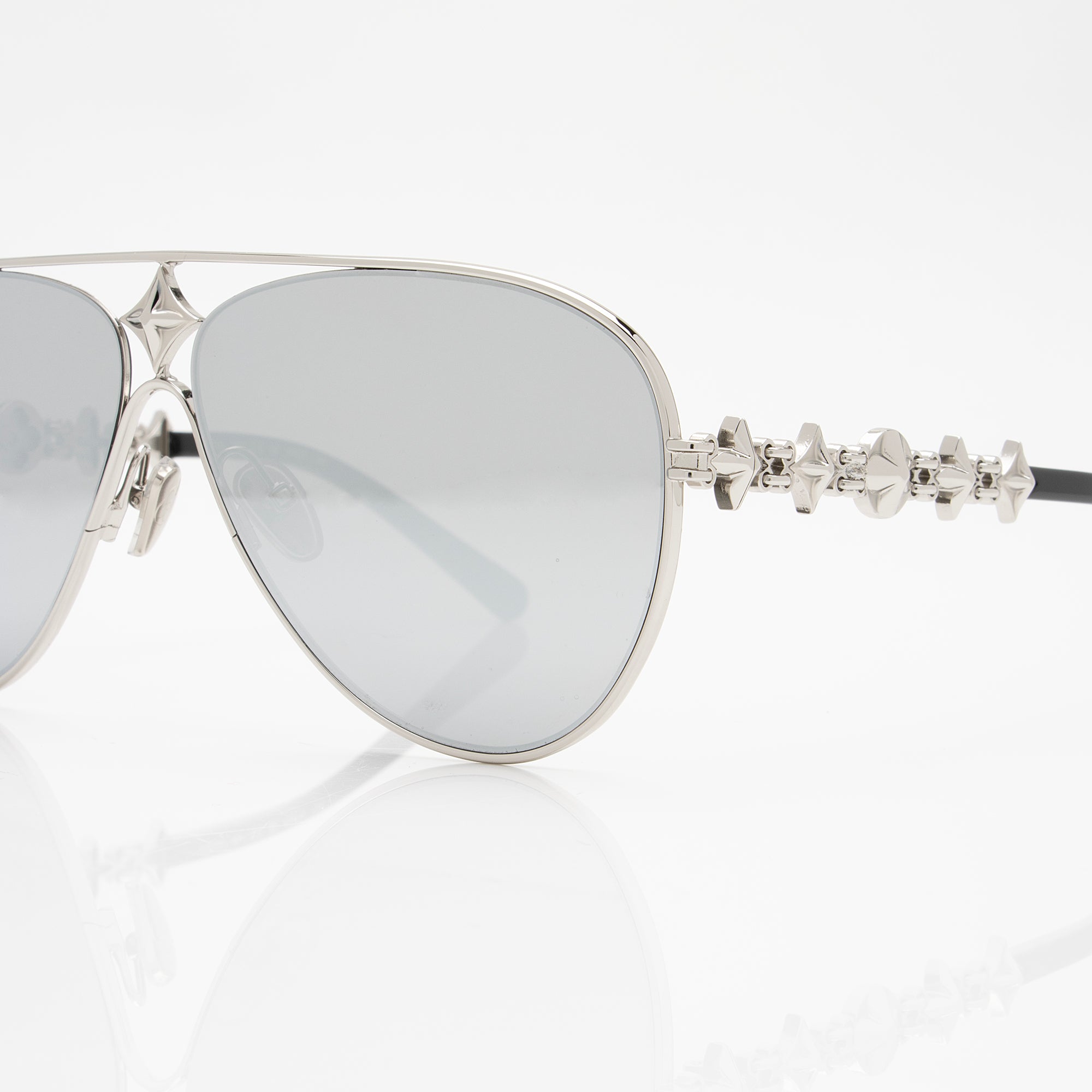 Louis Vuitton My Flower Chain Aviator Sunglasses (SHF-SynDa0)
