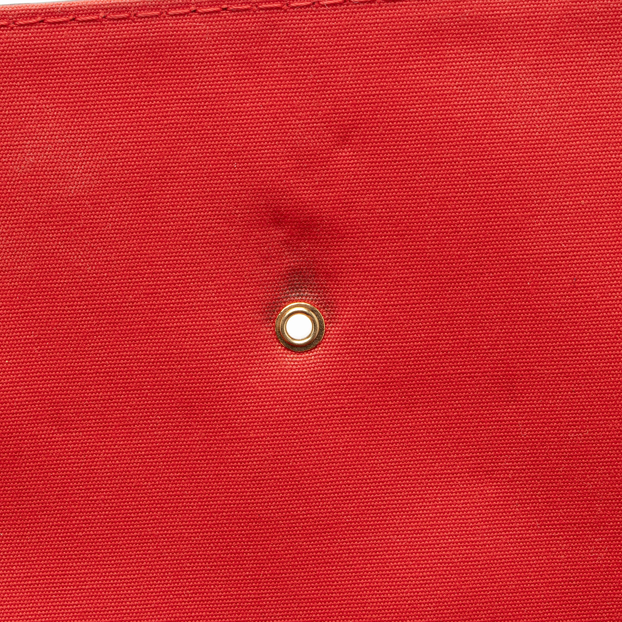 Louis Vuitton Patent Leather Louise Neo Sobe Clutch (SHF-AYeUxs)