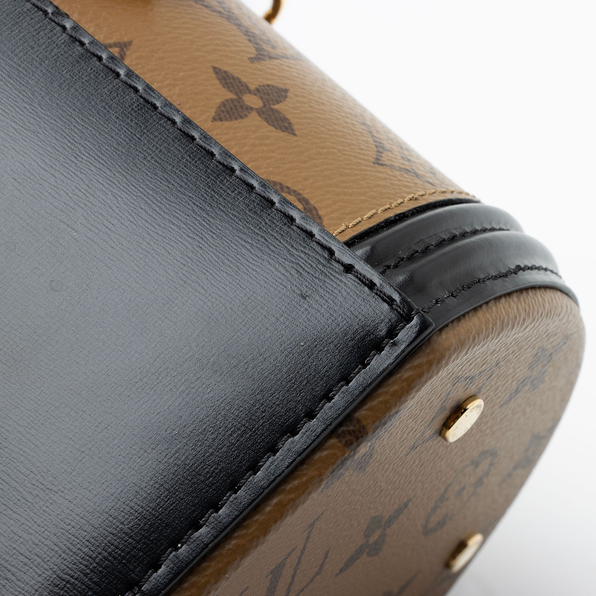 Louis Vuitton Reverse Monogram Cannes Shoulder Bag (SHF-9DZ43B)