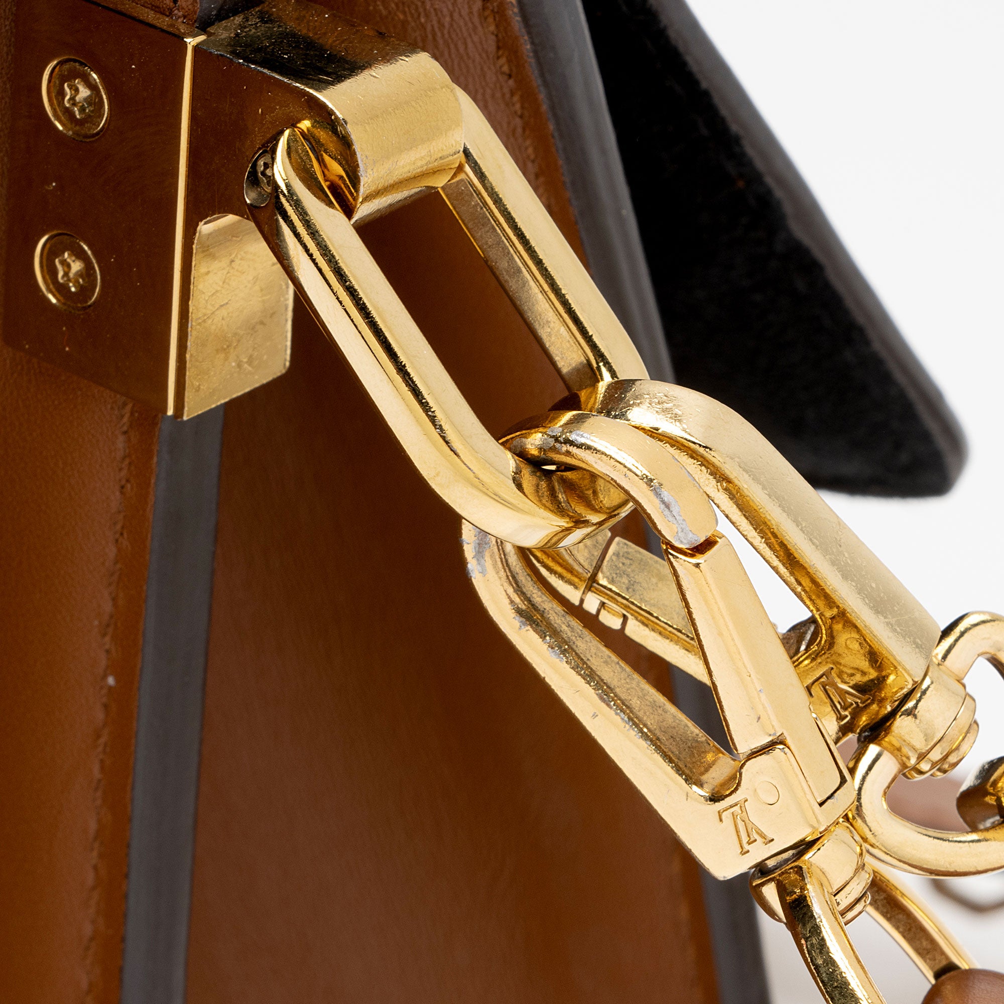 Louis Vuitton Reverse Monogram Dauphine MM Shoulder Bag (SHF-6RbLkp)