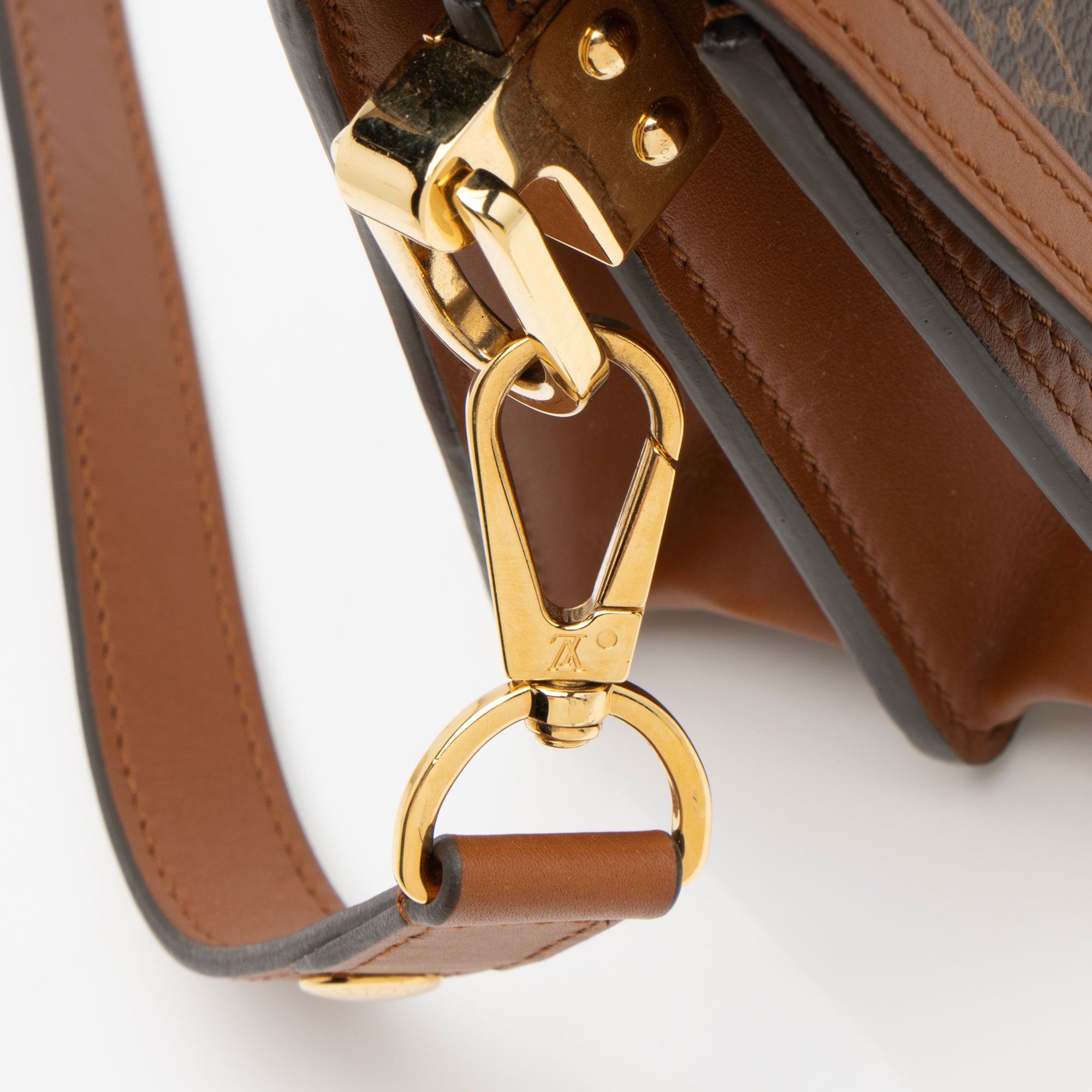 Louis Vuitton Reverse Monogram Dauphine Mini Shoulder Bag (SHF-yFFja8)