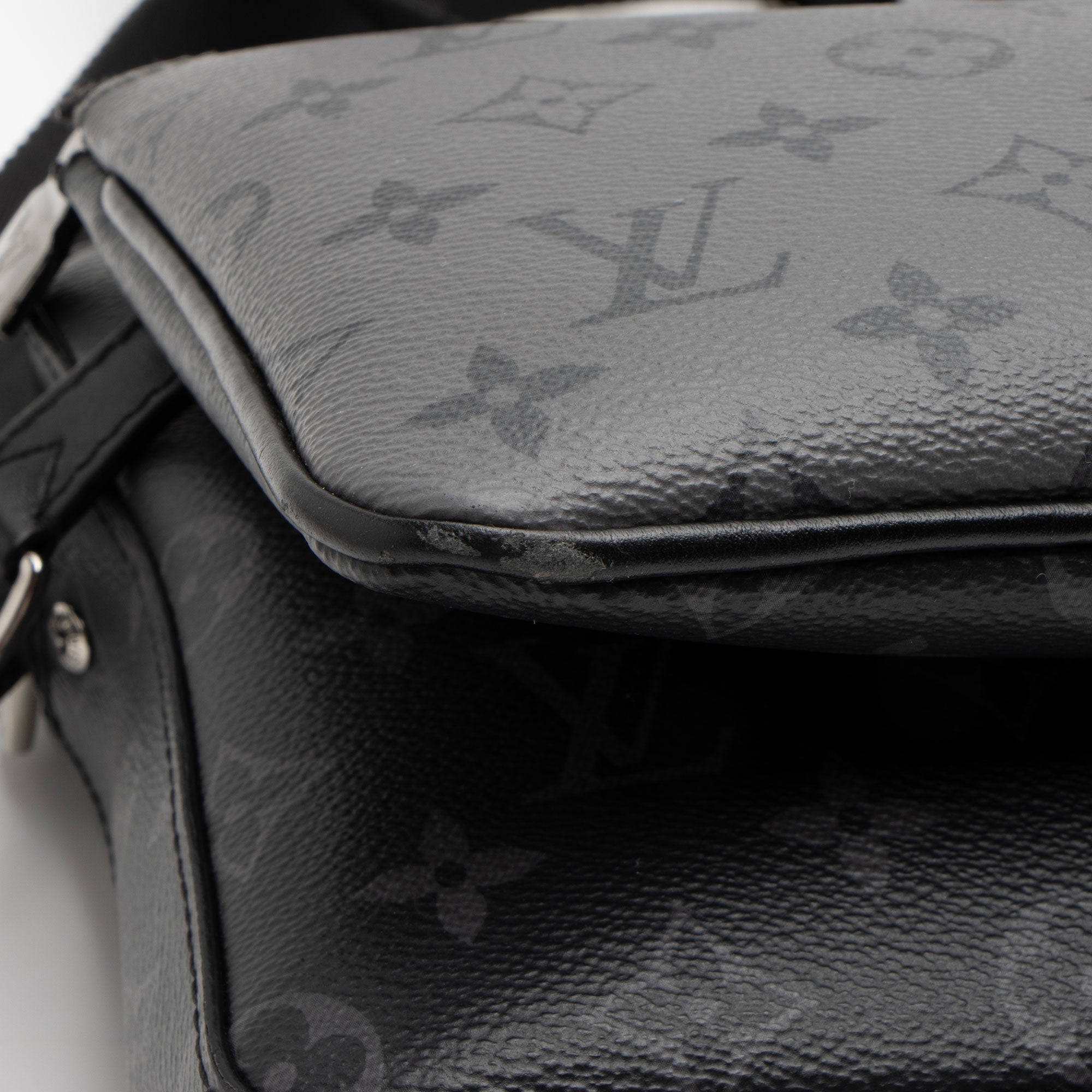 Louis Vuitton Reverse Monogram Eclipse Trio Messenger (SHF-CDPjS8)