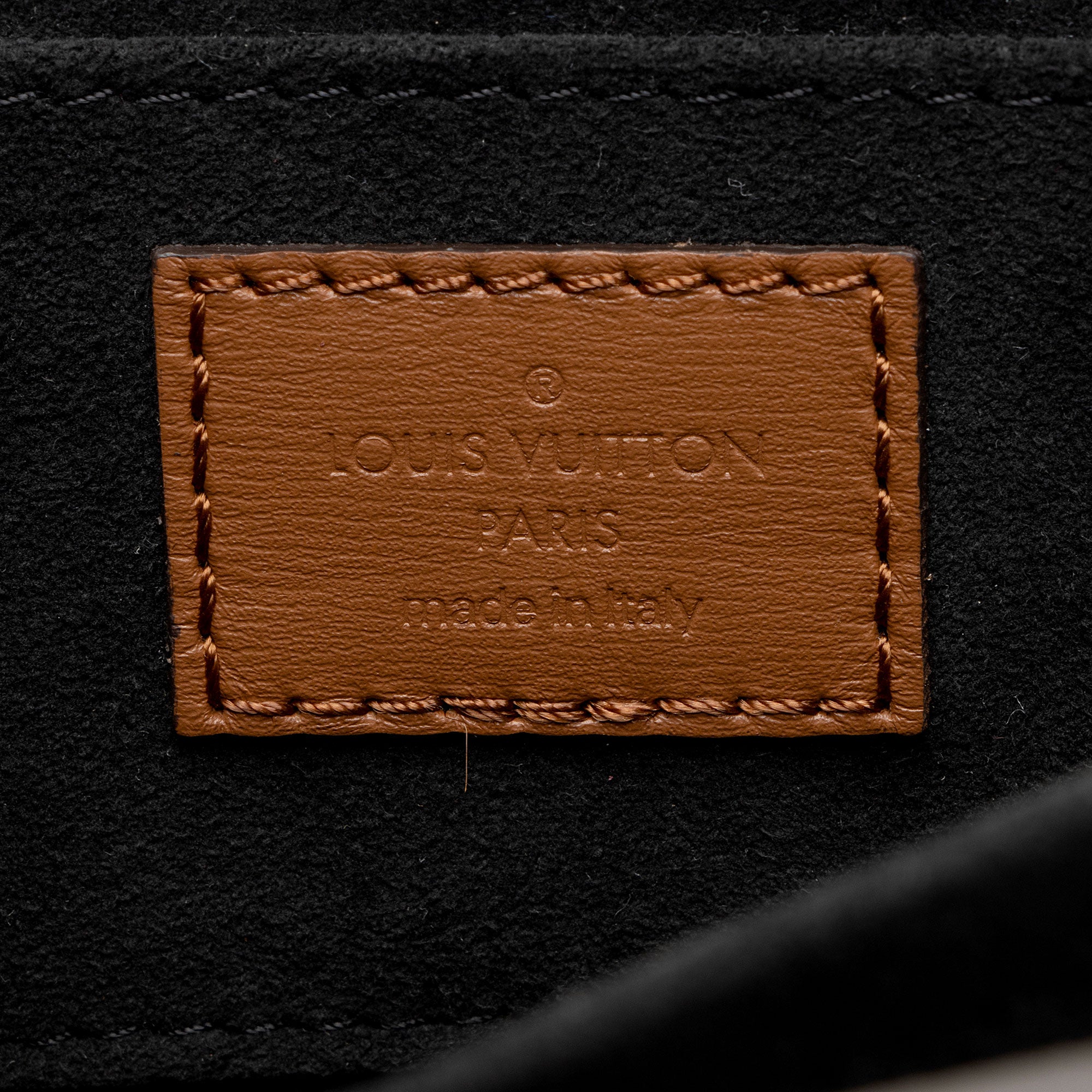 Louis Vuitton Reverse Monogram Mini Dauphine Shoulder Bag (SHF-5h8t07)