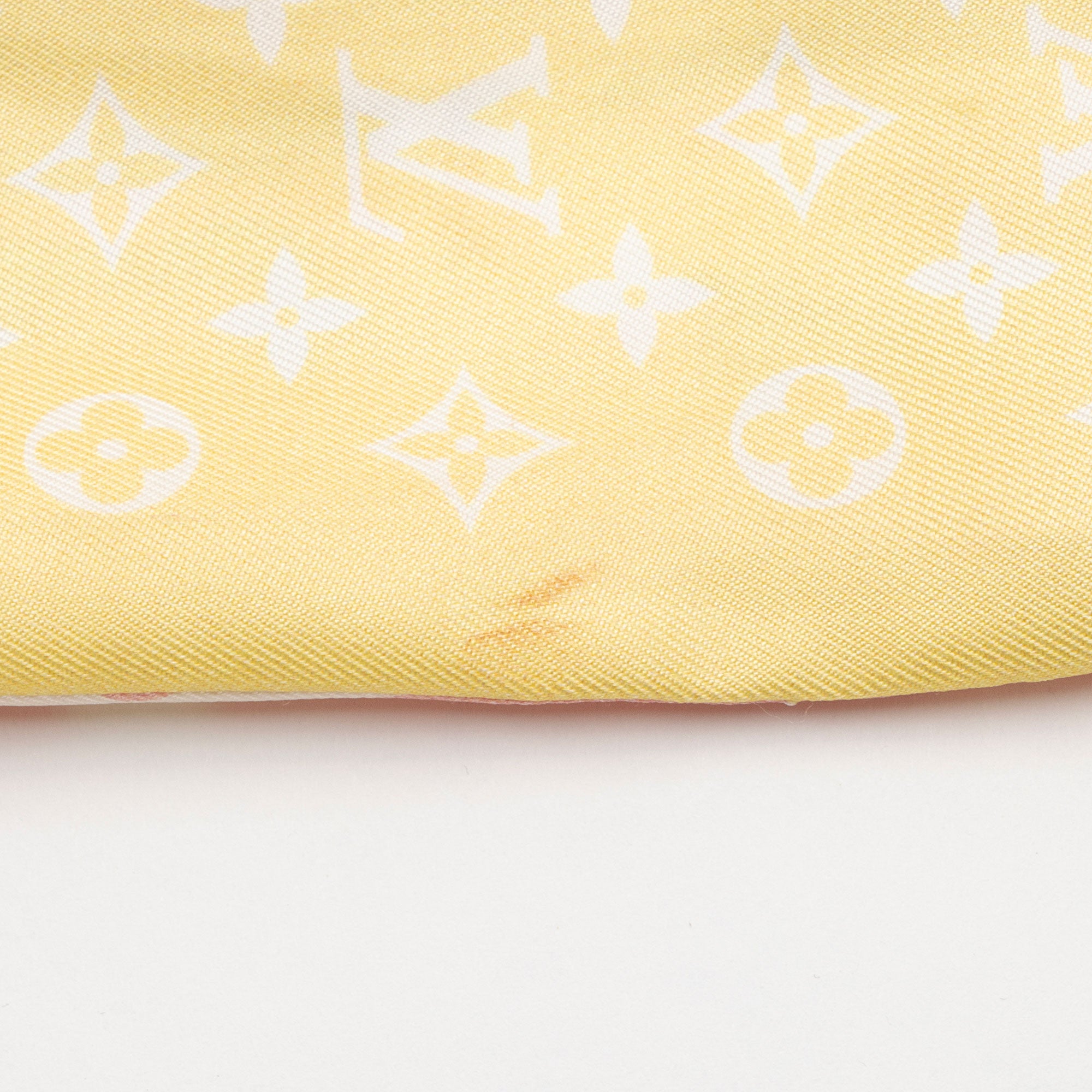 Louis Vuitton Silk By the Pool Bandeau Scarf (SHF-X7AaUw)