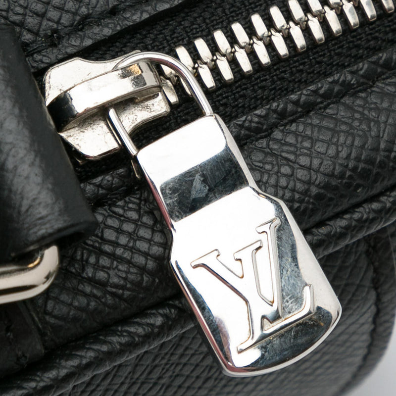 Louis Vuitton Taiga Alex Messenger BB (SHG-2t8gAJ)