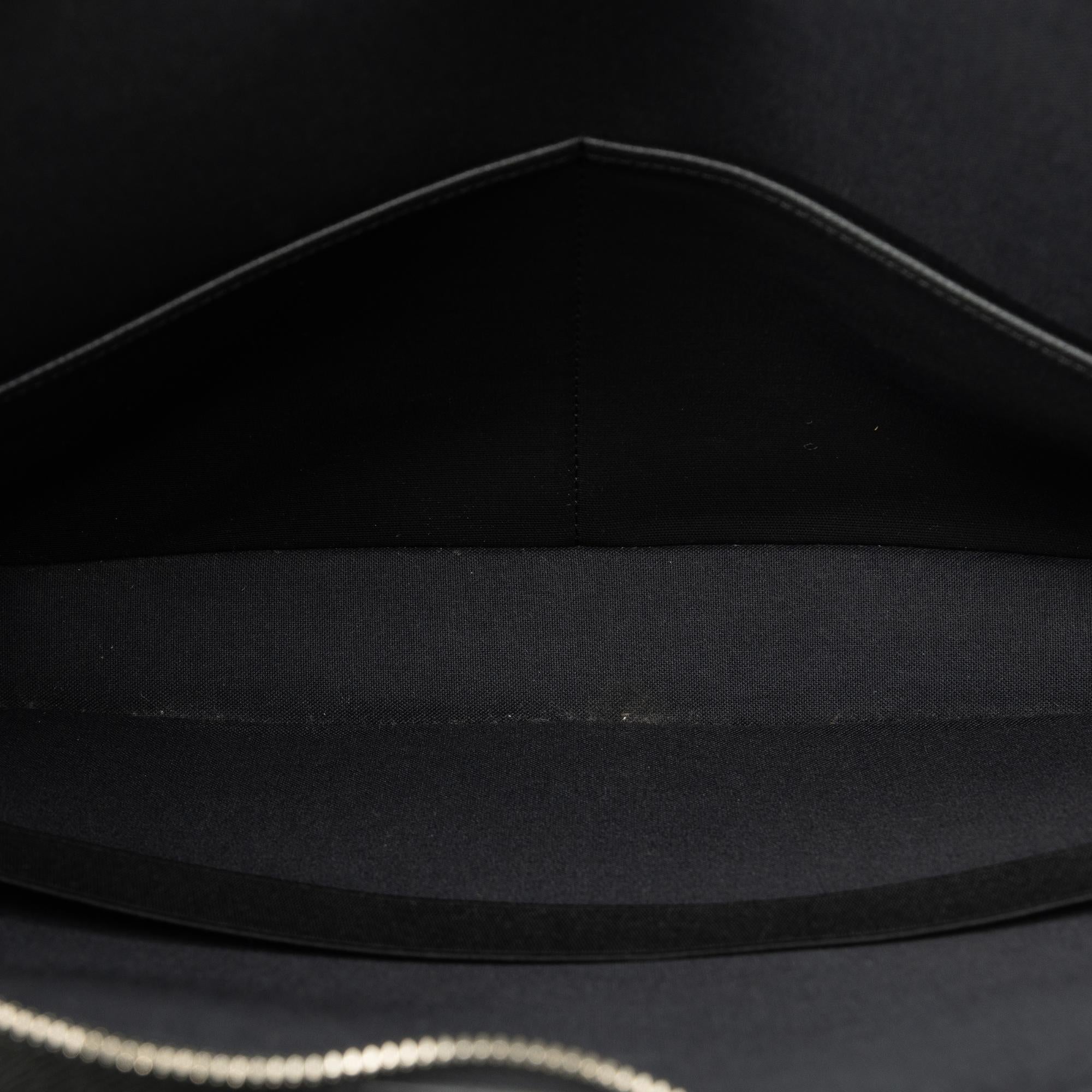 Louis Vuitton Taiga Alexander Briefcase (SHG-wpNlxM)