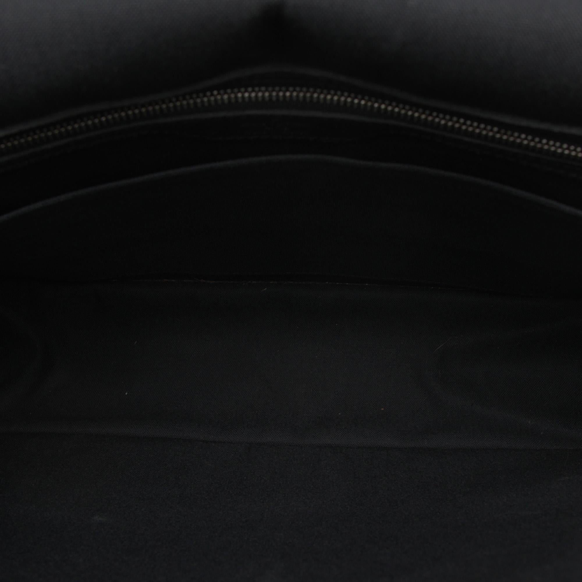 Louis Vuitton Taiga Alexei Messenger