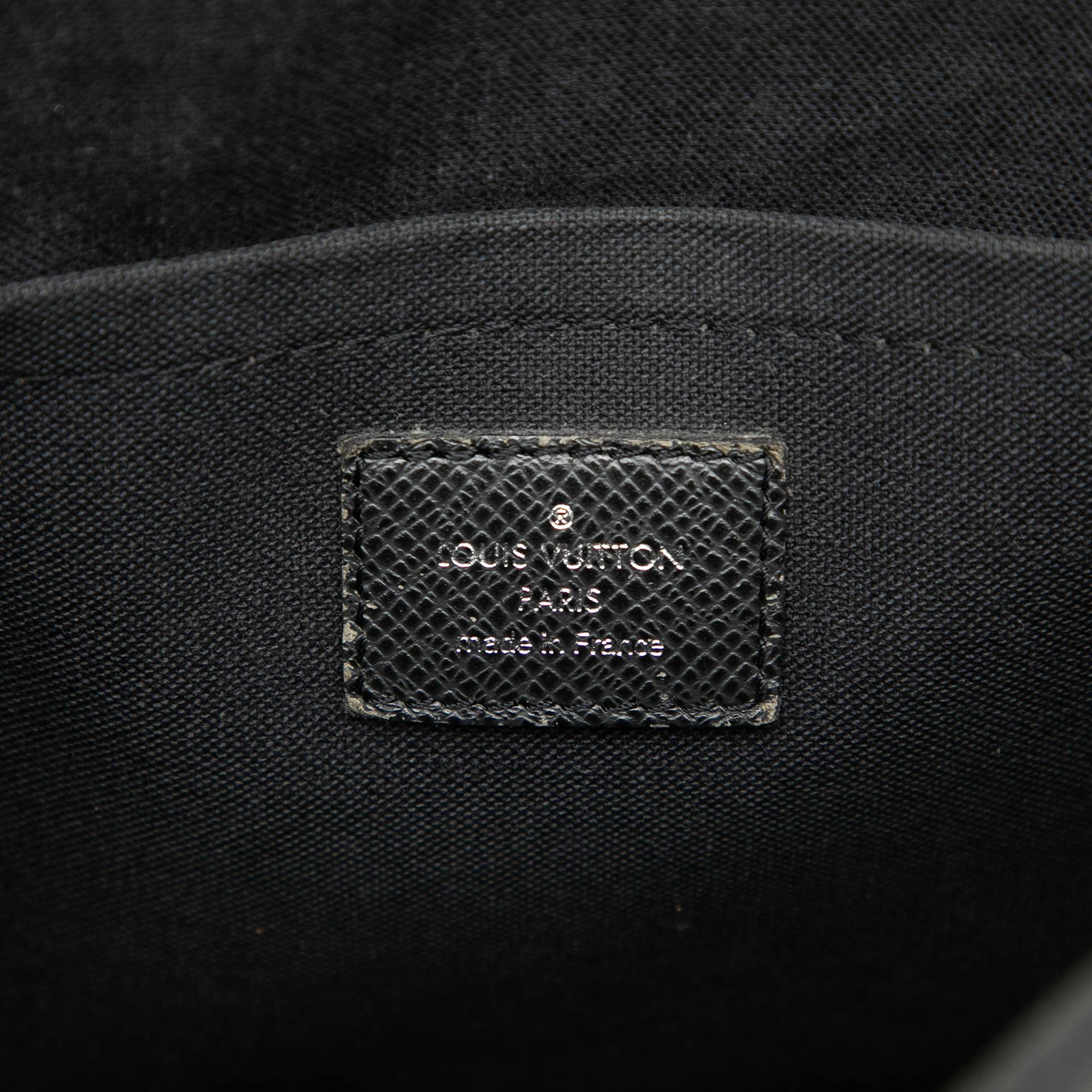 Louis Vuitton Taiga Andrei