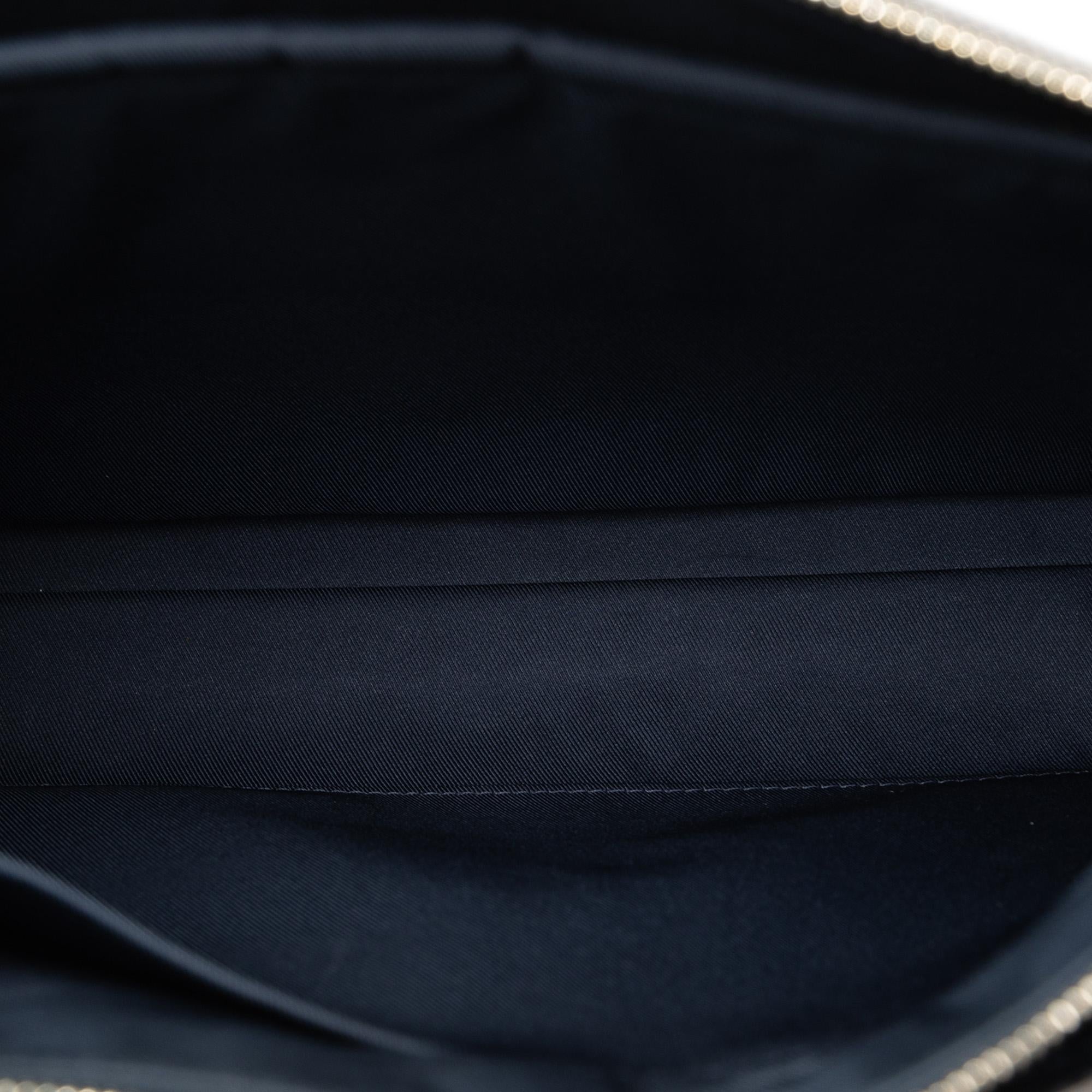 Louis Vuitton Taiga Anton Soft Briefcase (SHG-vlWbmk)