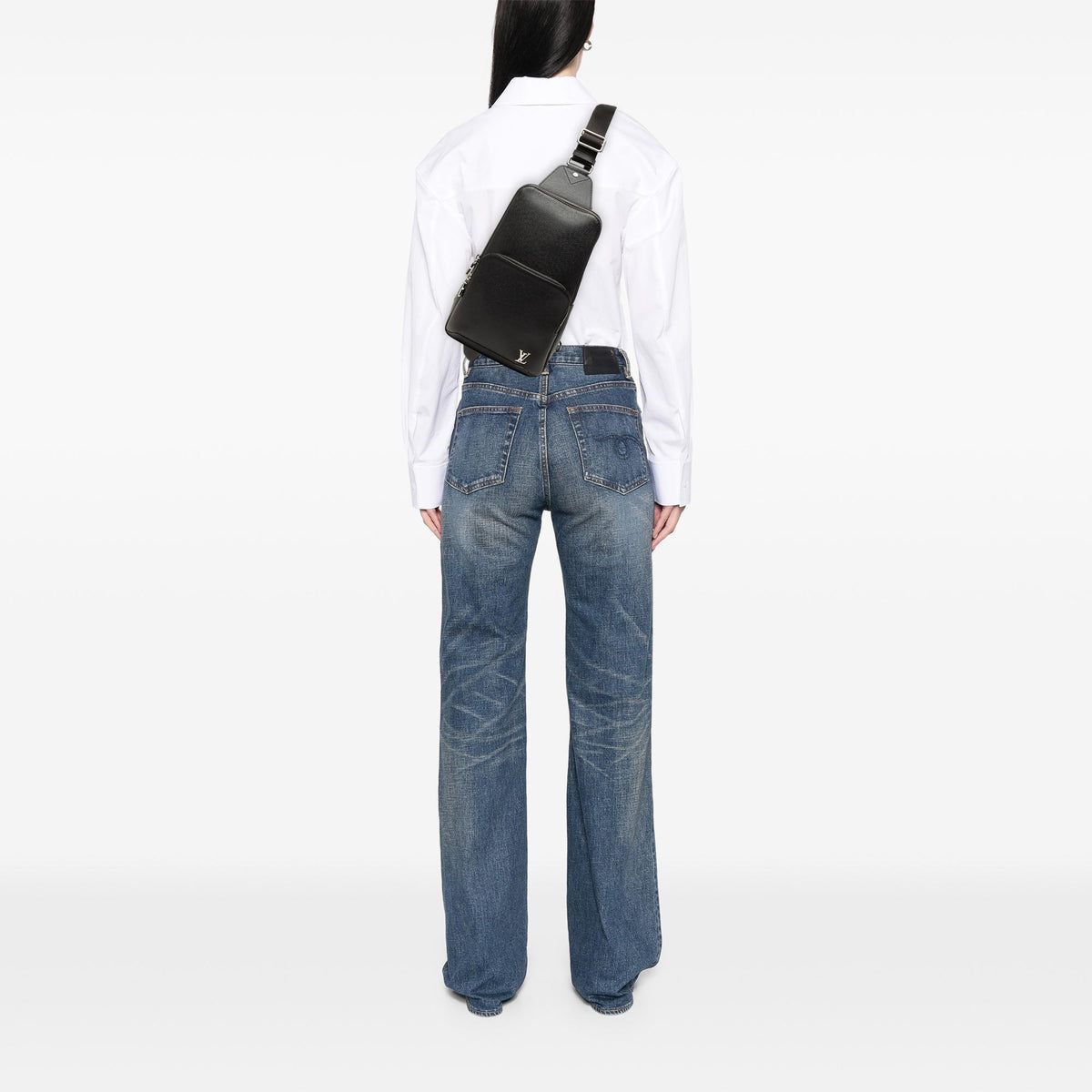 Louis Vuitton Taiga Avenue Sling
