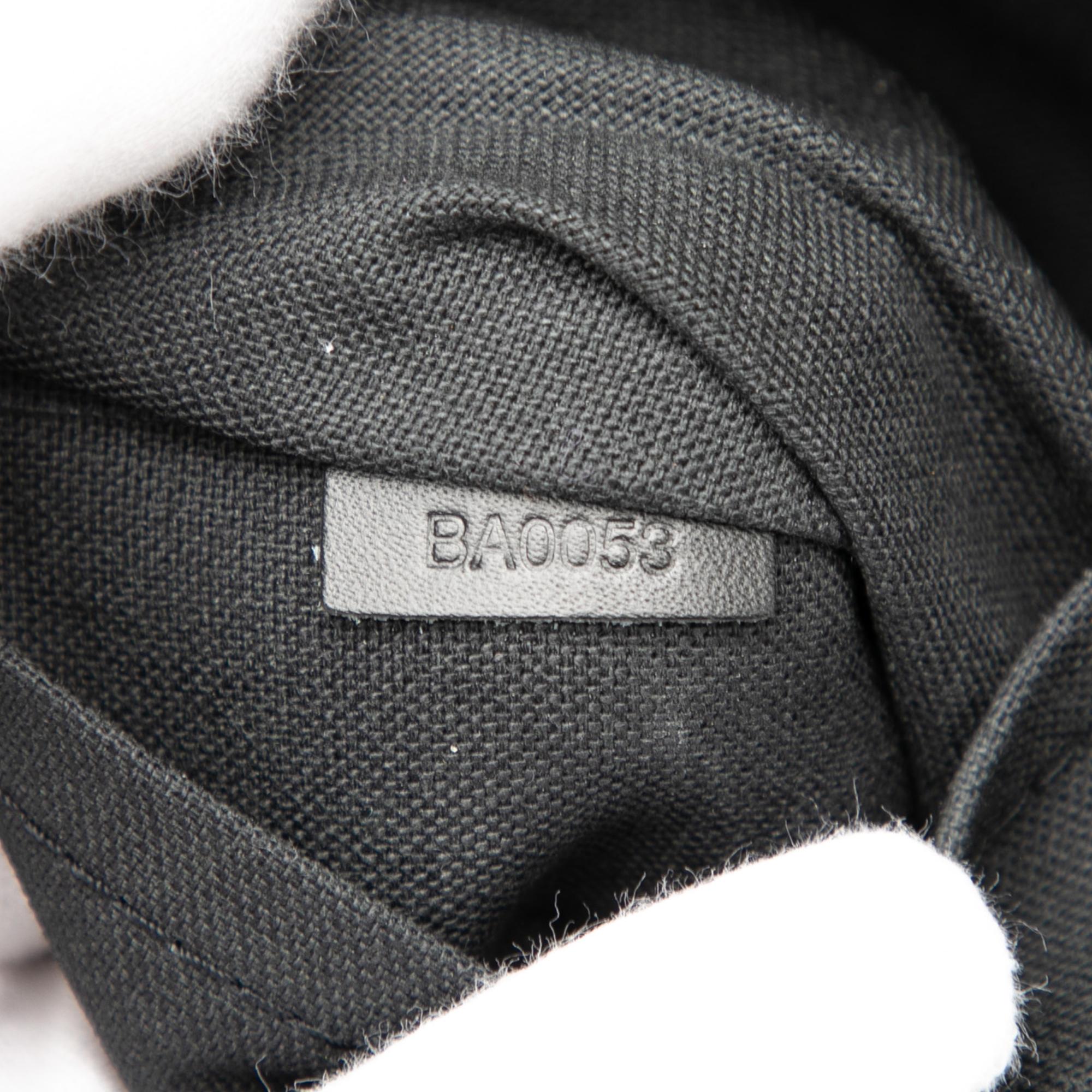 Louis Vuitton Taiga Beluga