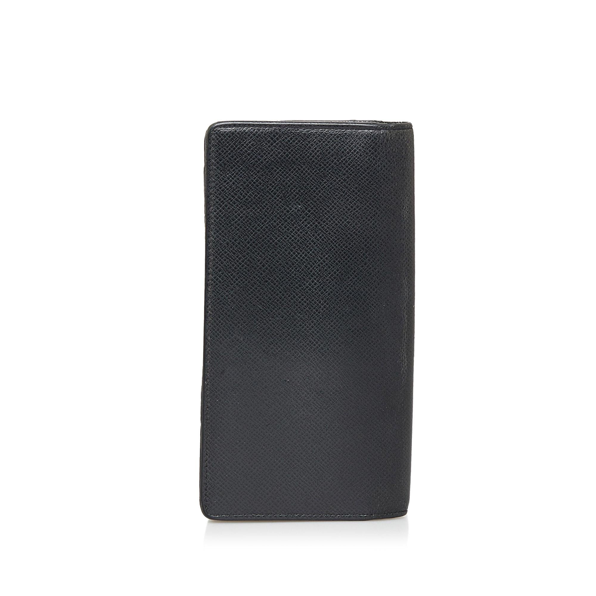 Louis Vuitton Taiga Bifold Long Wallet (SHG-AoXi4S)