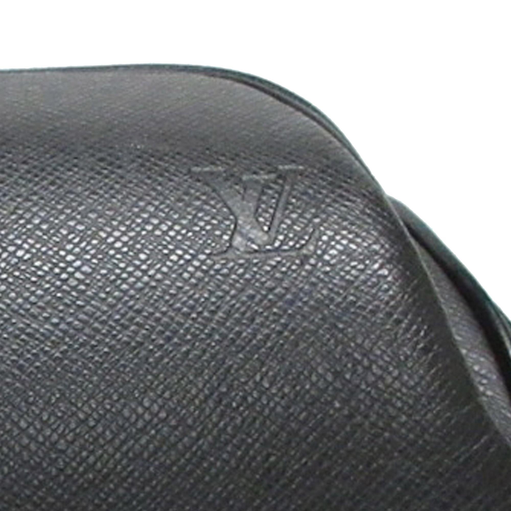 Louis Vuitton Taiga Cassiar (SHG-phAHbC)