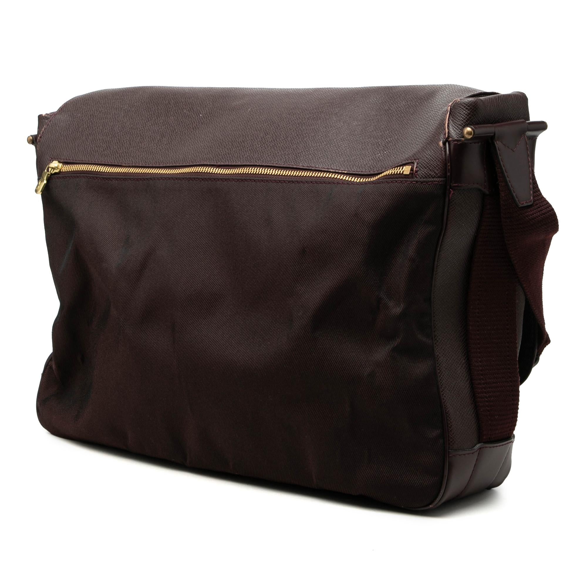 Louis Vuitton Taiga Dersou
