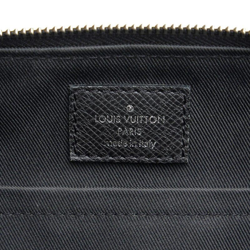 Louis Vuitton Taiga Grigori Pochette (SHG-IVvLdx)