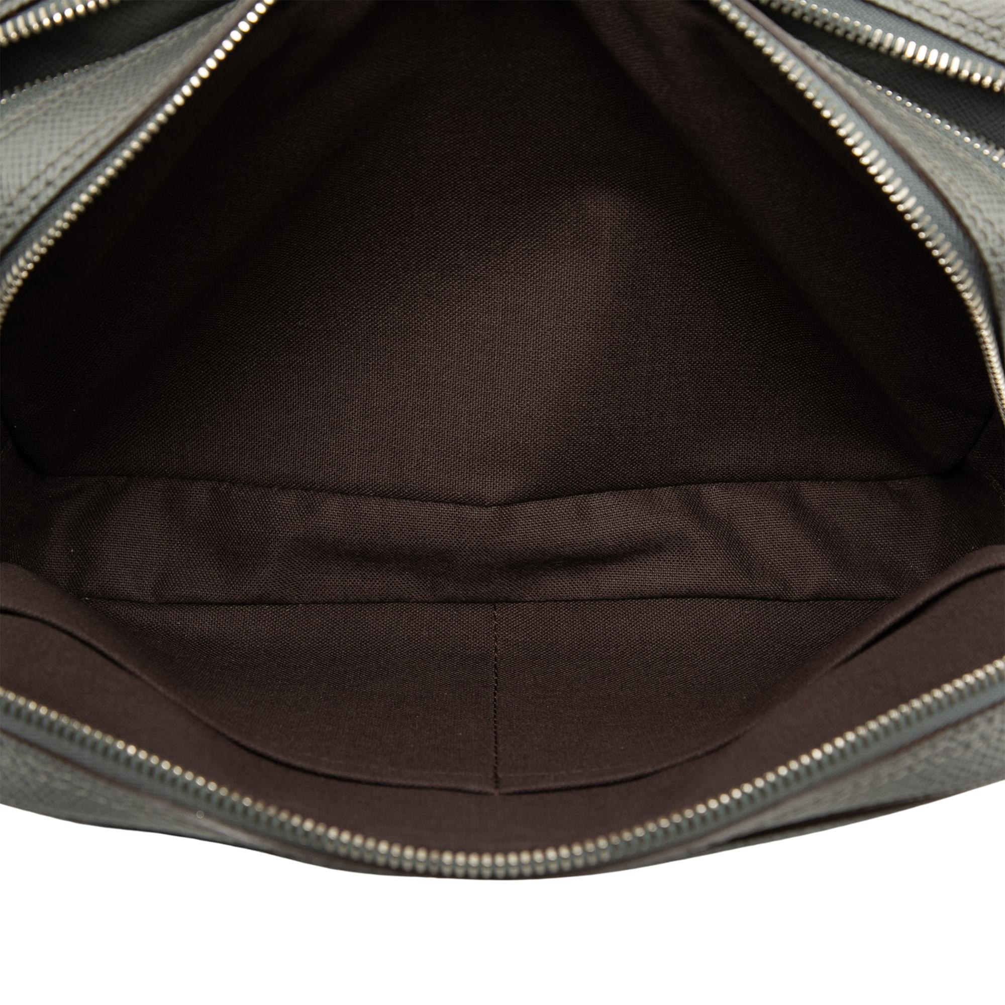Louis Vuitton Taiga Kasai
