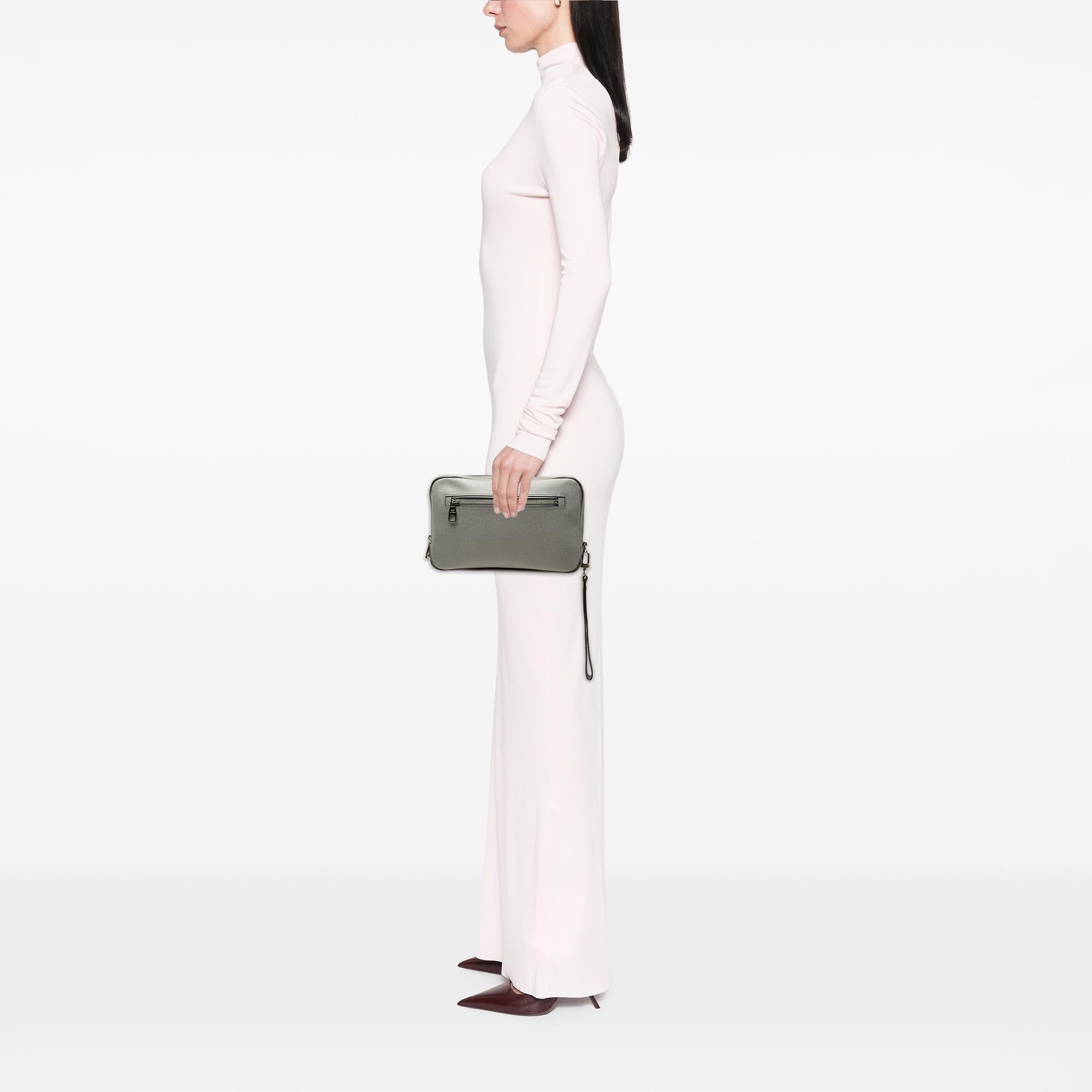 Louis Vuitton Taiga Kasai