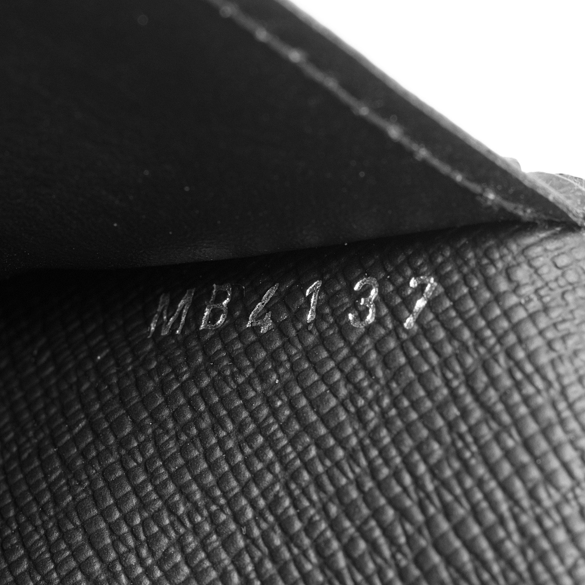 Louis Vuitton Taiga Leather Brazza Wallet (SHF-A7pgX6)