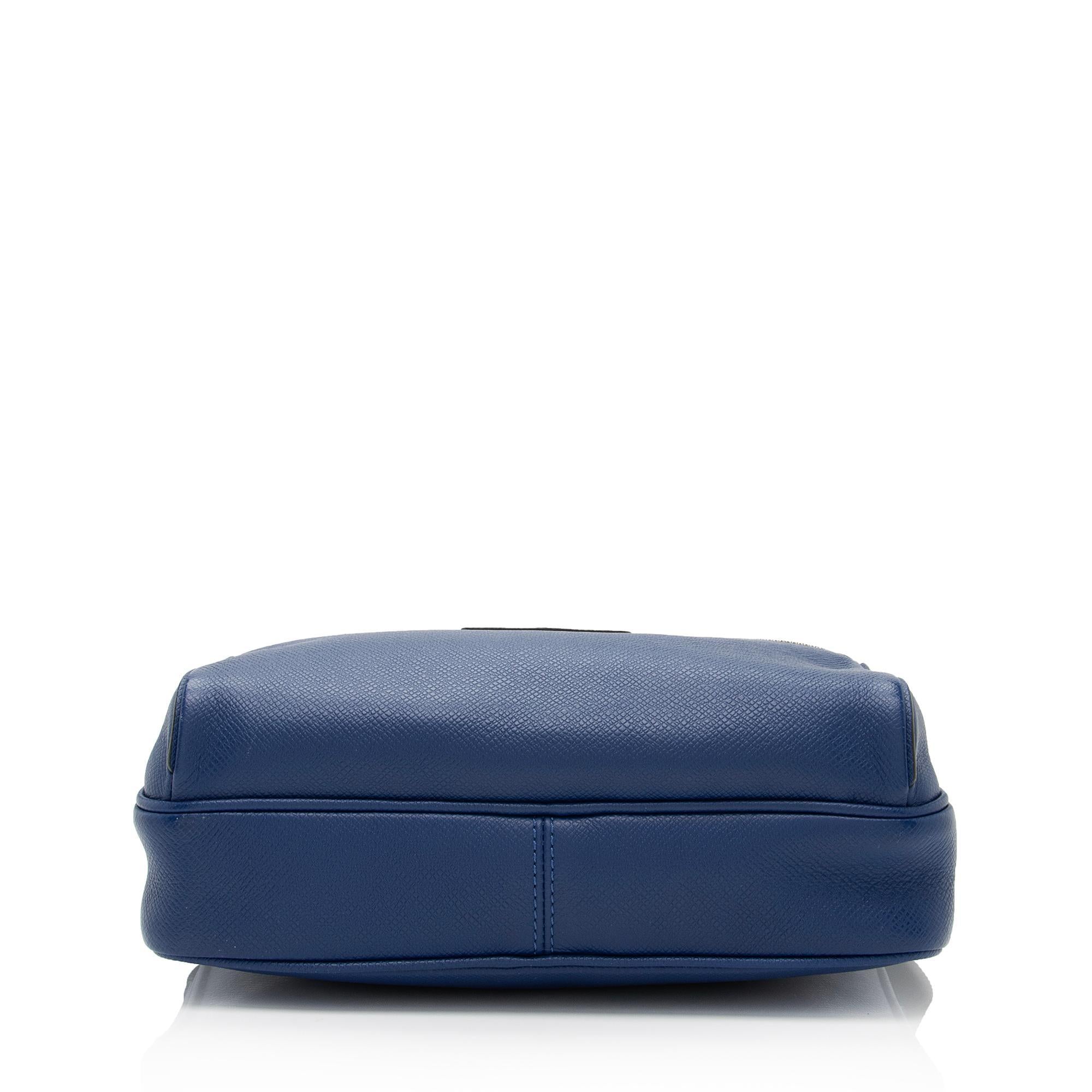Louis Vuitton Taiga Leather Outdoor Messenger