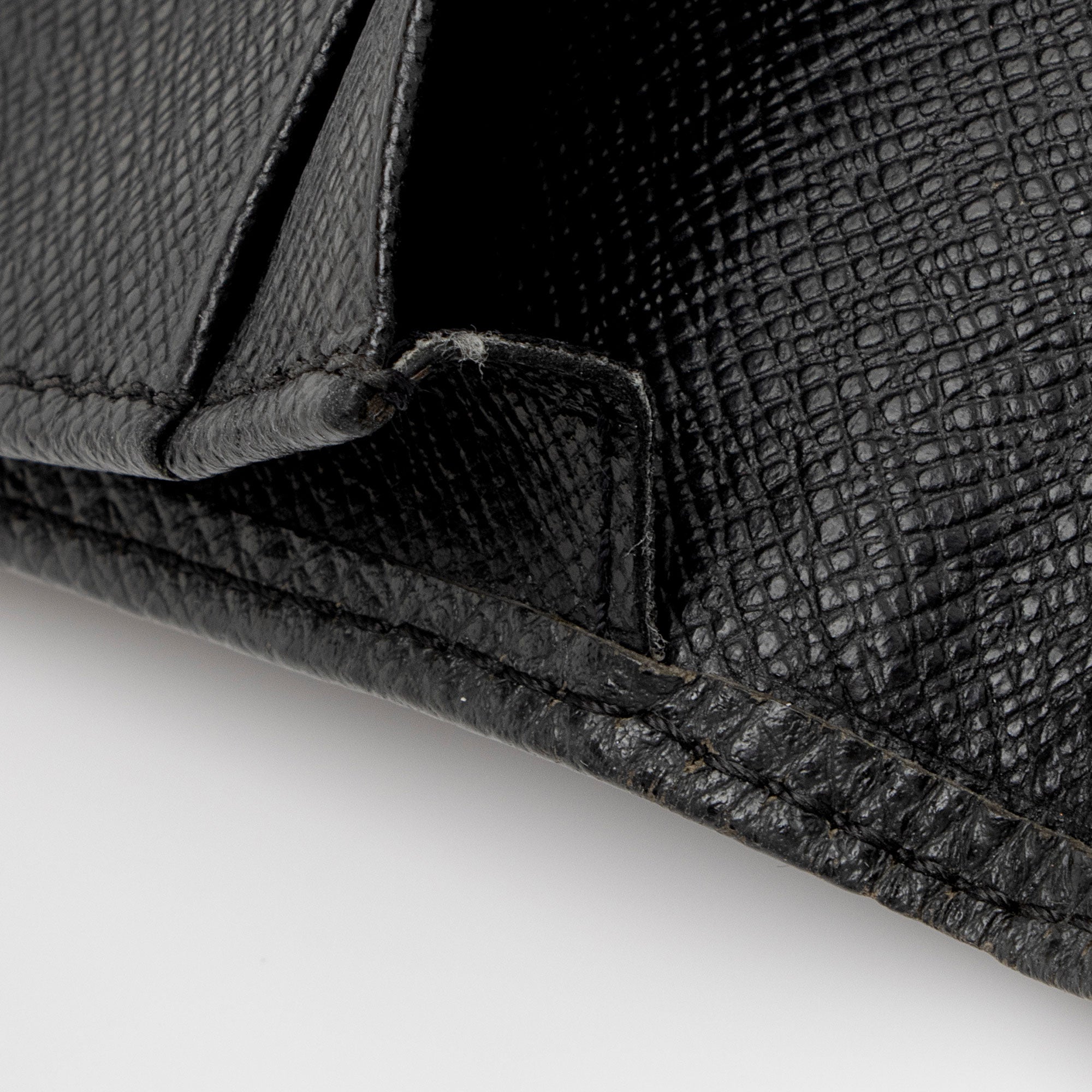 Louis Vuitton Taiga Leather Porte Valeurs Cartes Card Holder