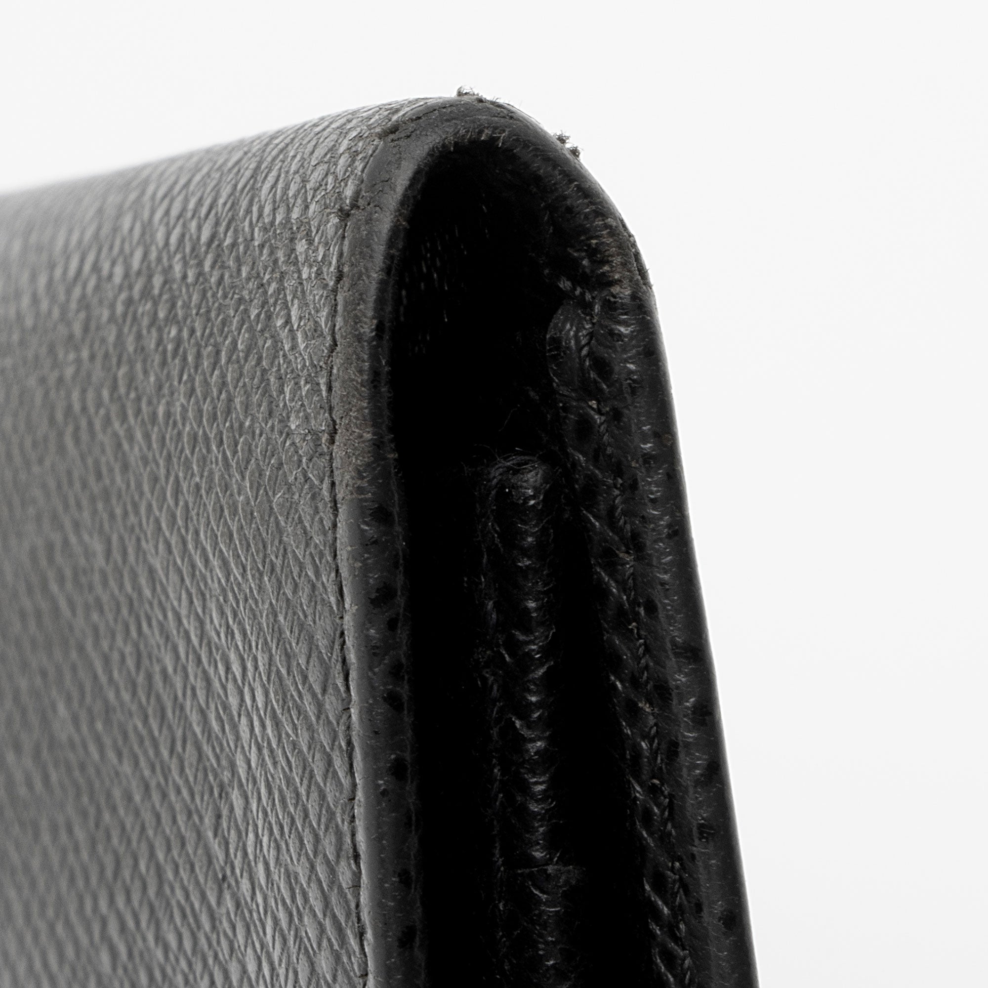 Louis Vuitton Taiga Leather Porte Valeurs Cartes Card Holder