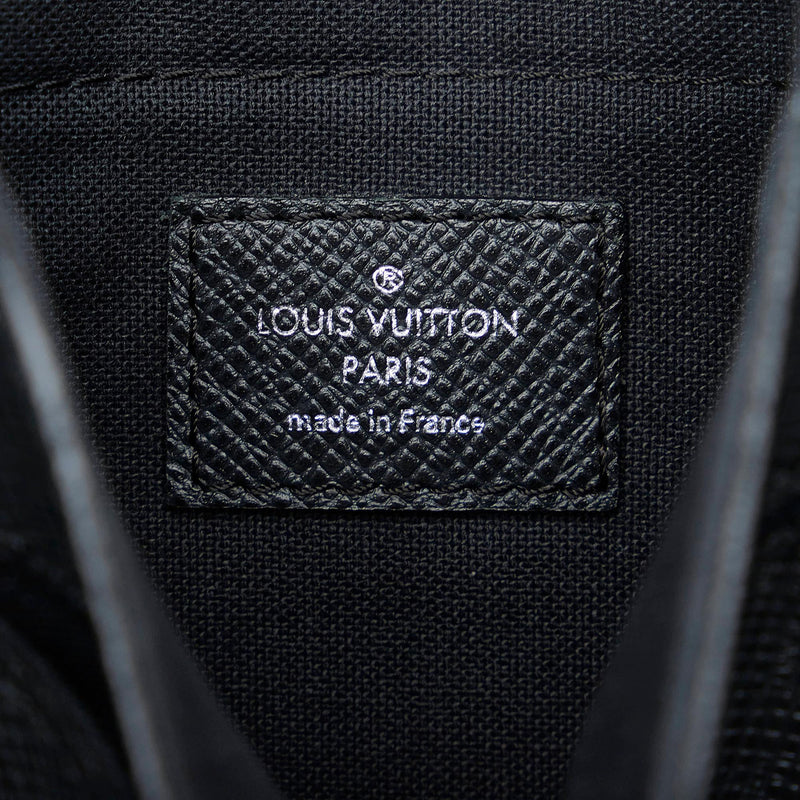 Louis Vuitton Taiga Luca (SHG-ePr5Wb)