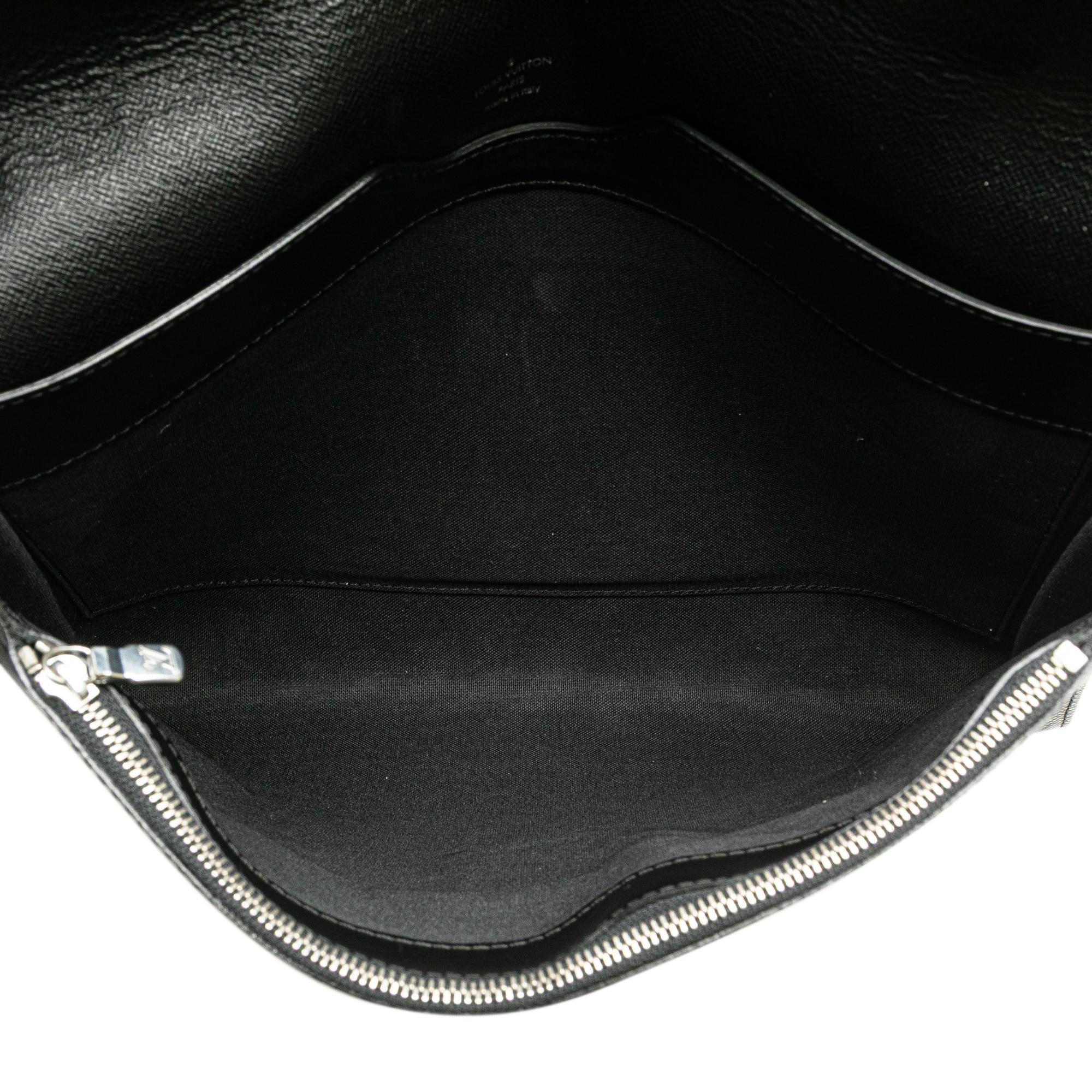 Louis Vuitton Taiga Minuto
