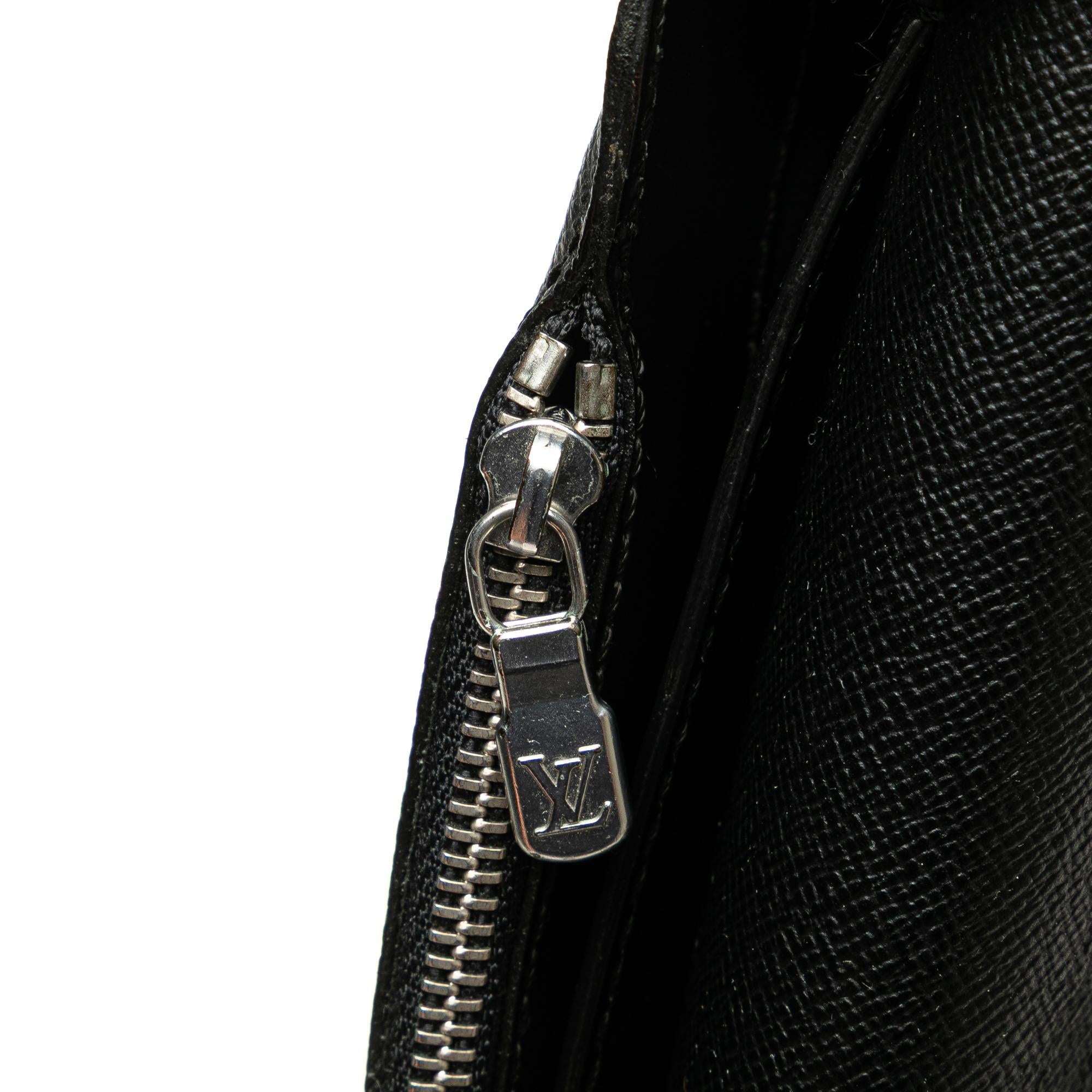 Louis Vuitton Taiga Minuto