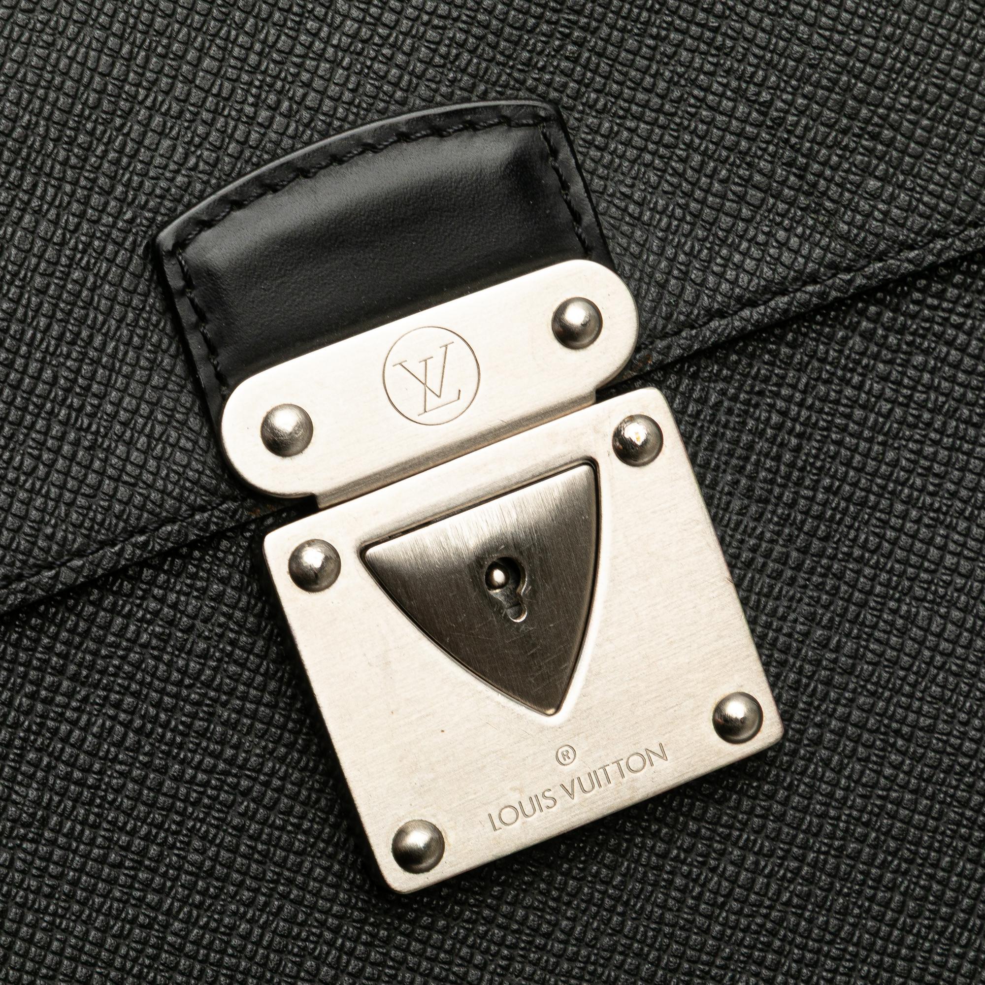 Louis Vuitton Taiga Minuto