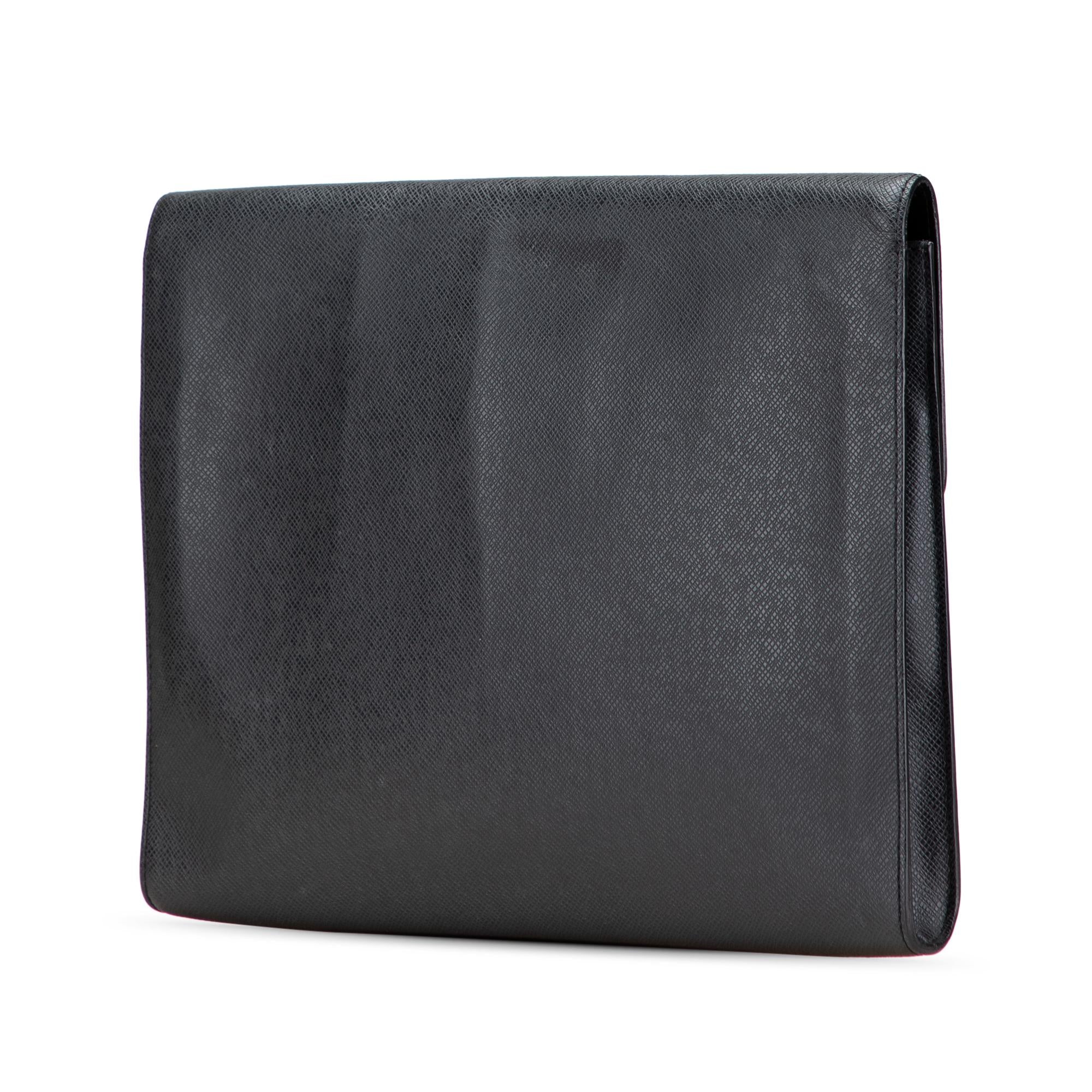 Louis Vuitton Taiga Minuto