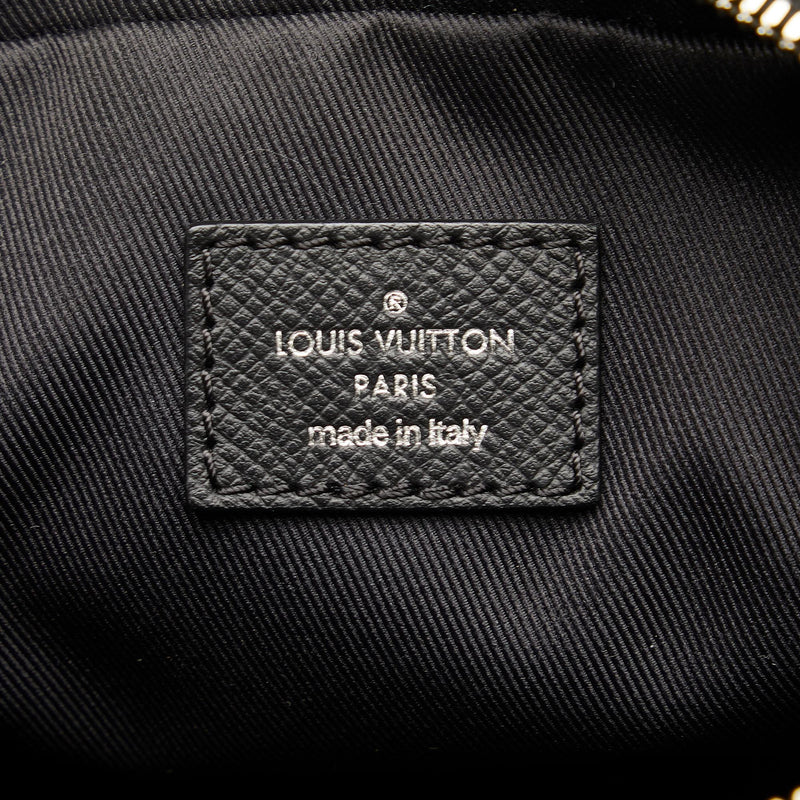 Louis Vuitton Taiga Outdoor Bumbag (SHG-9G6sal)