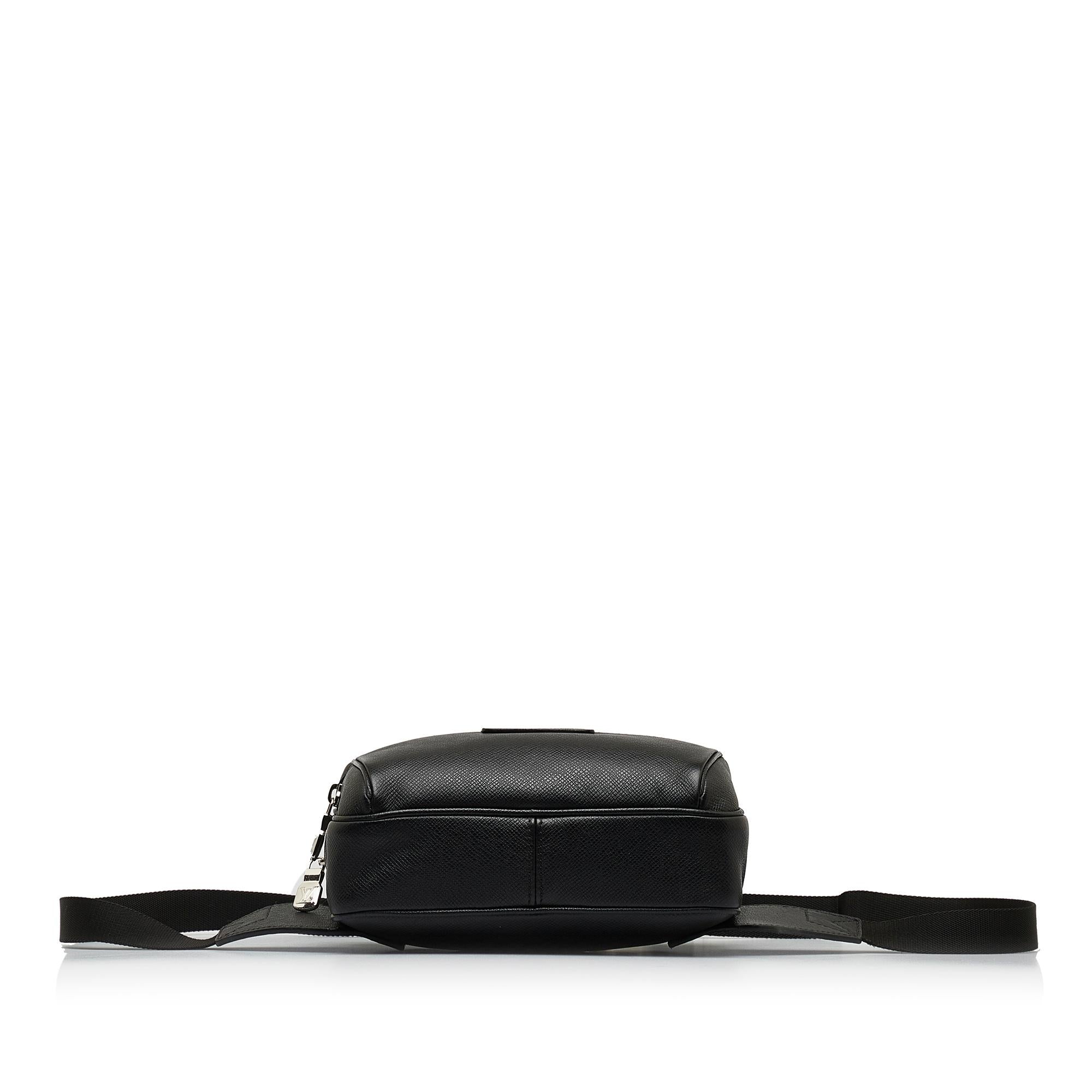 Louis Vuitton Taiga Outdoor Bumbag (SHG-xV16So)