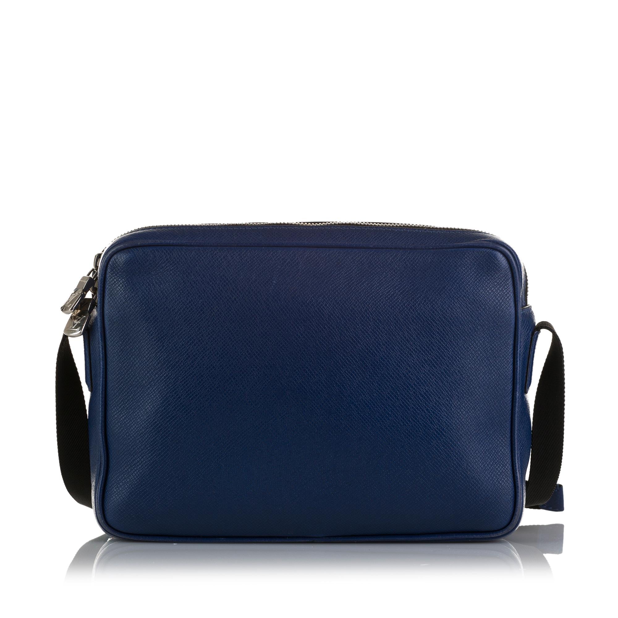 Louis Vuitton Taiga Outdoor Messenger PM (SHG-yMuxw1)