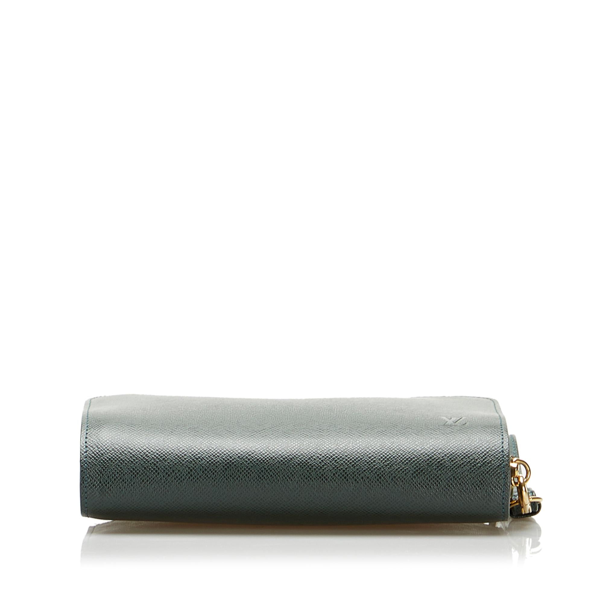 Louis Vuitton Taiga Pochette Baikal (SHG-LpJrgk)