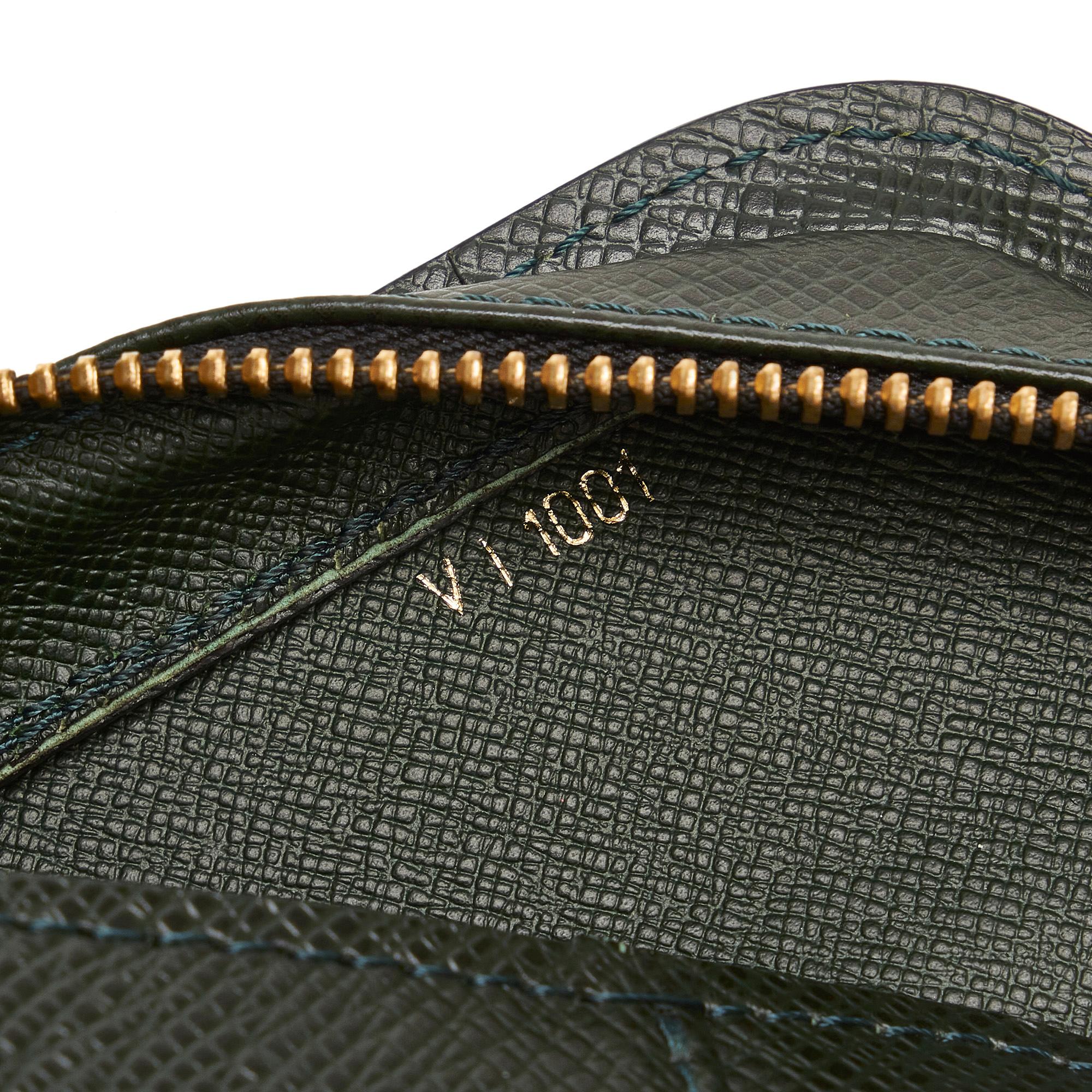 Louis Vuitton Taiga Pochette Baikal (SHG-LpJrgk)