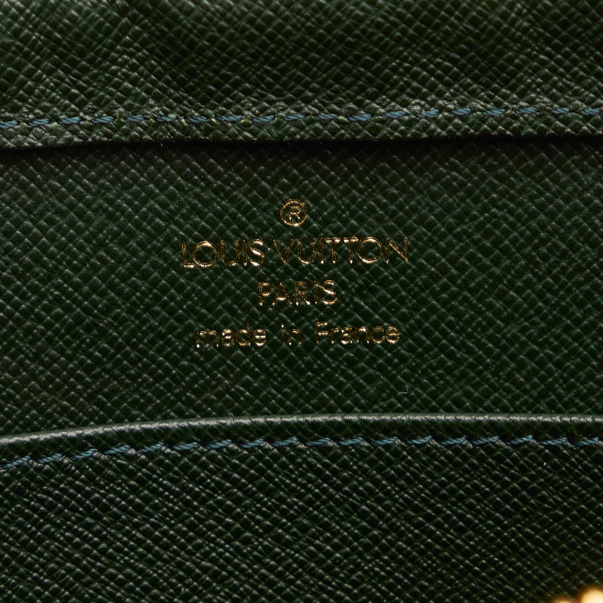Louis Vuitton Taiga Pochette Baikal (SHG-LpJrgk)