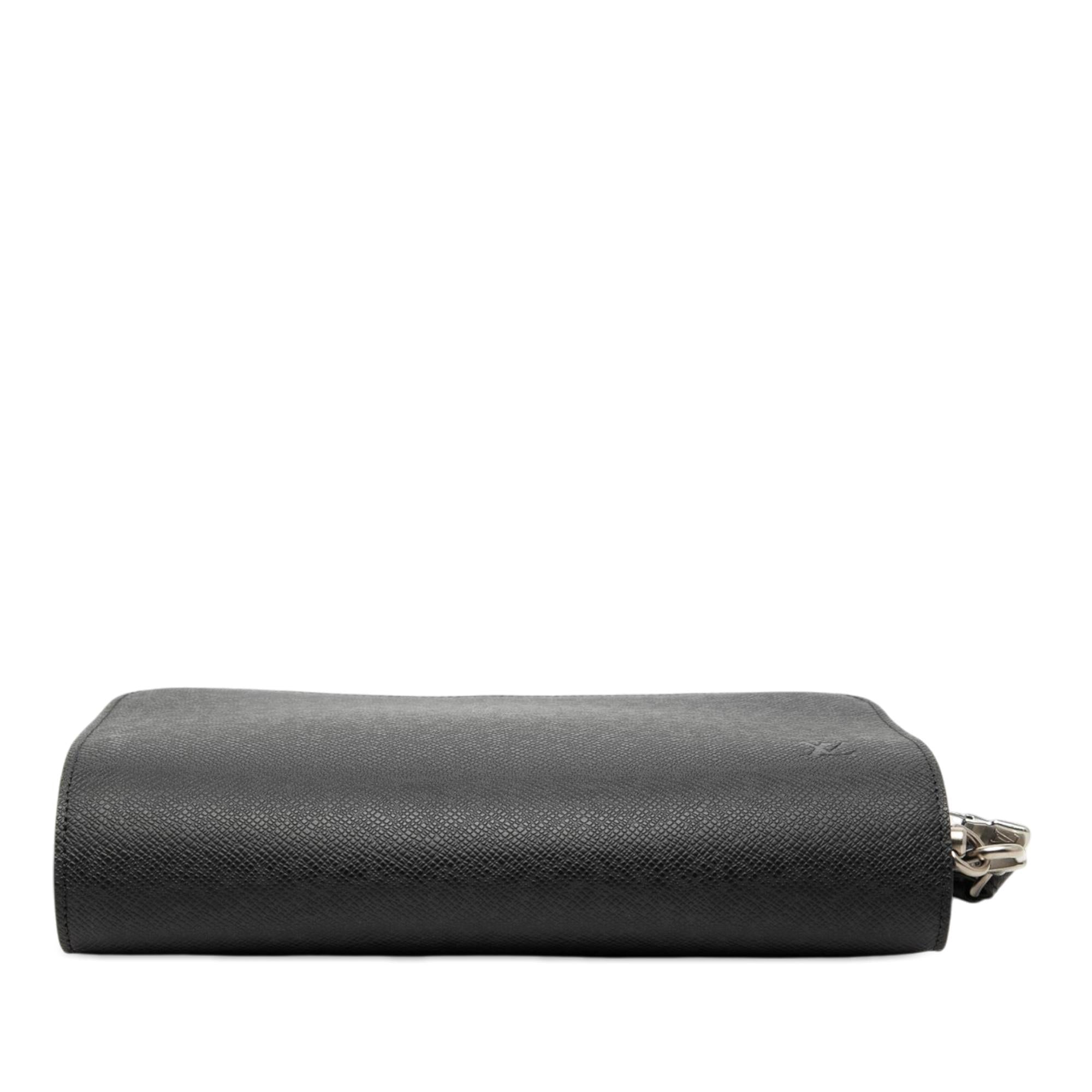 Louis Vuitton Taiga Pochette Baikal