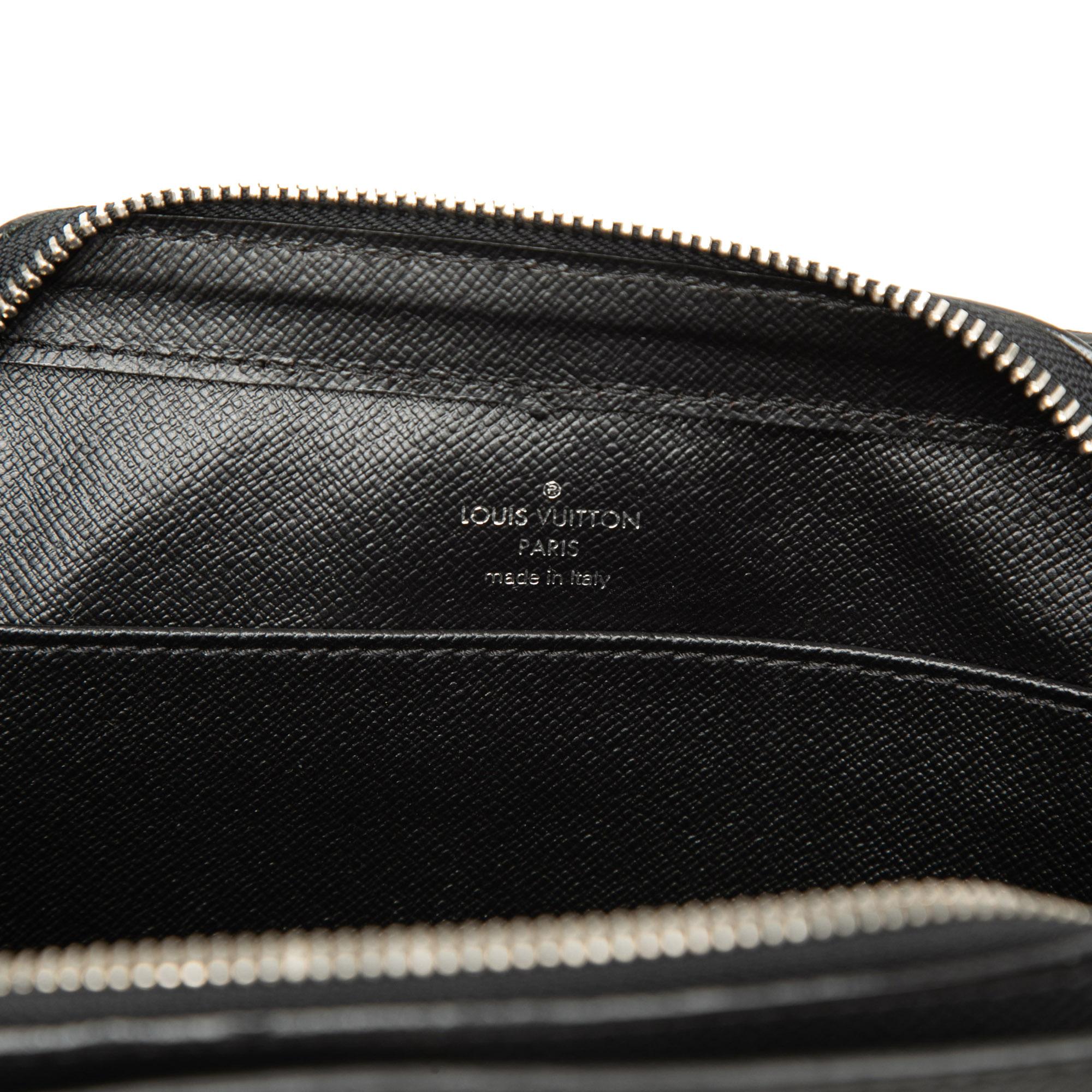 Louis Vuitton Taiga Pochette Baikal