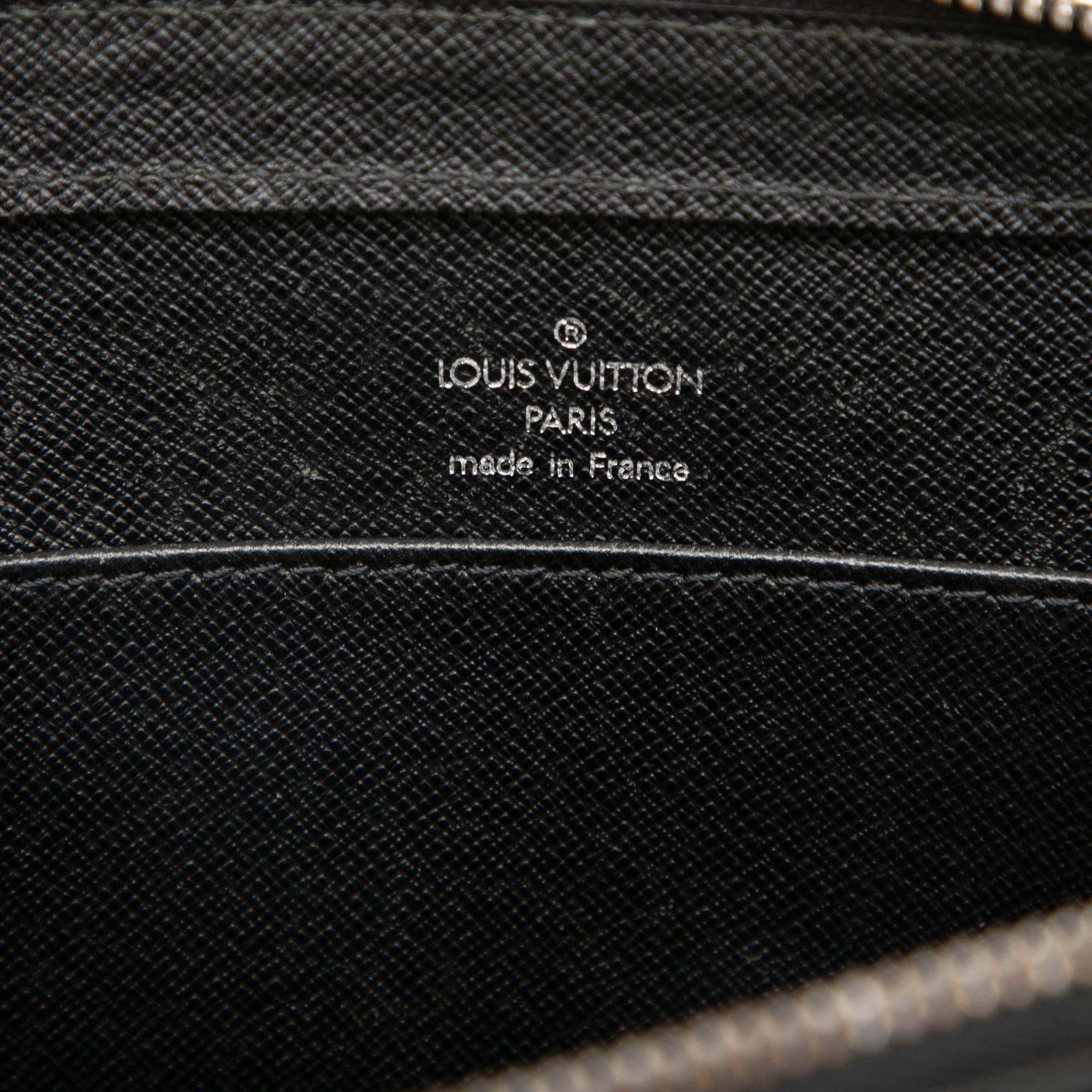 Louis Vuitton Taiga Pochette Baikal